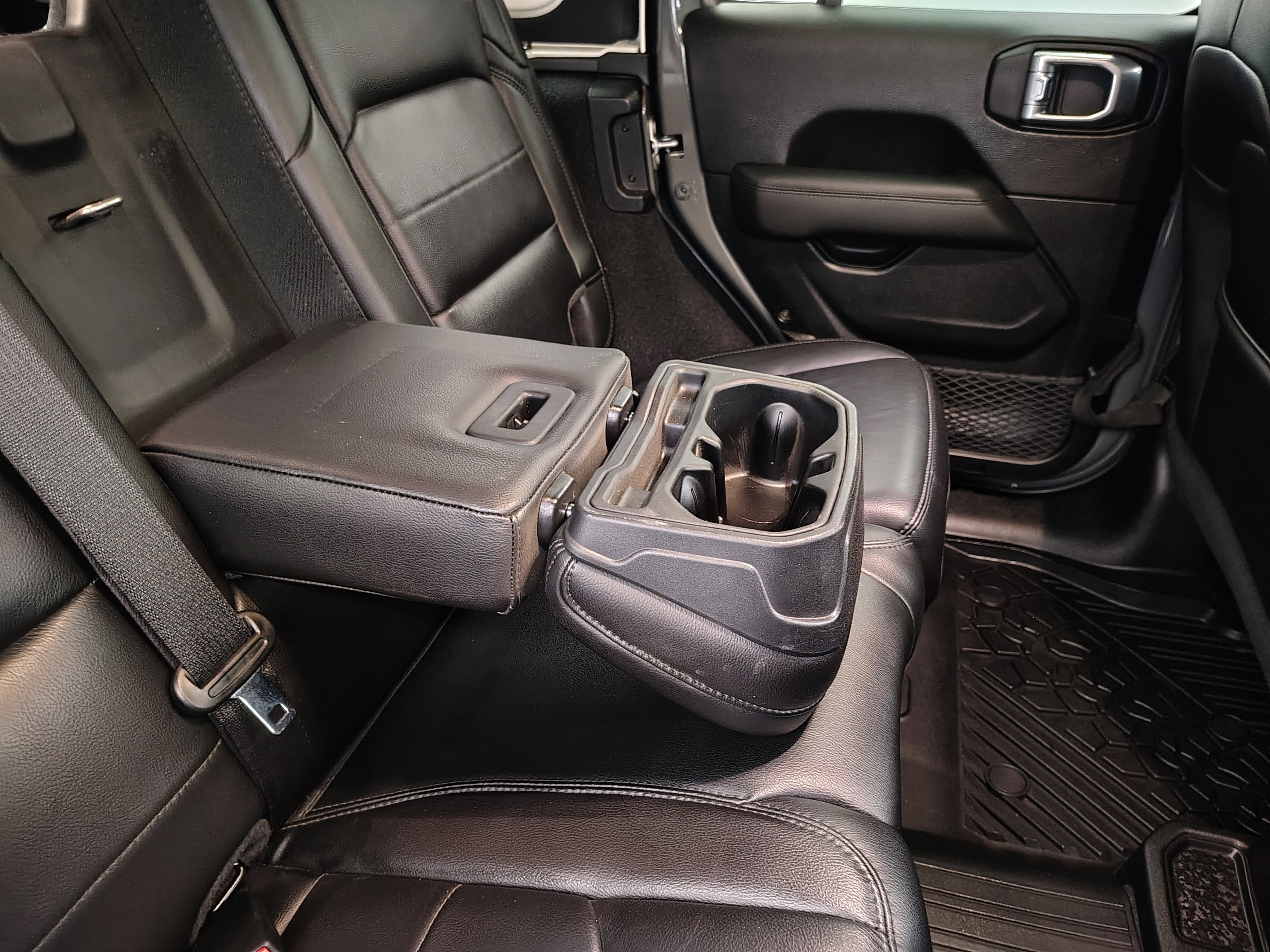 2020 Jeep Wrangler Unlimited Sahara Altitude 4x4