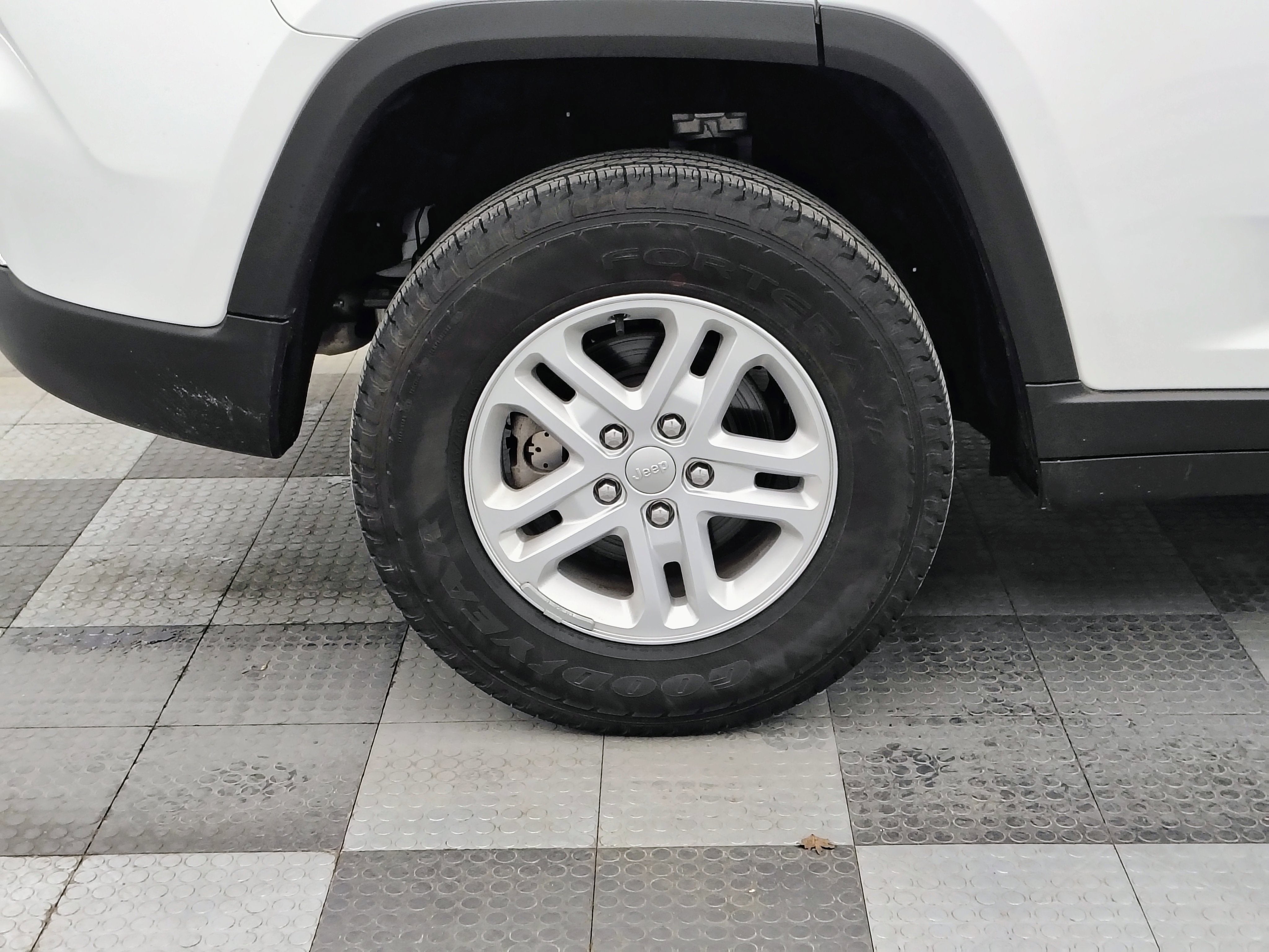 2023 Jeep Grand Cherokee Laredo 4x4
