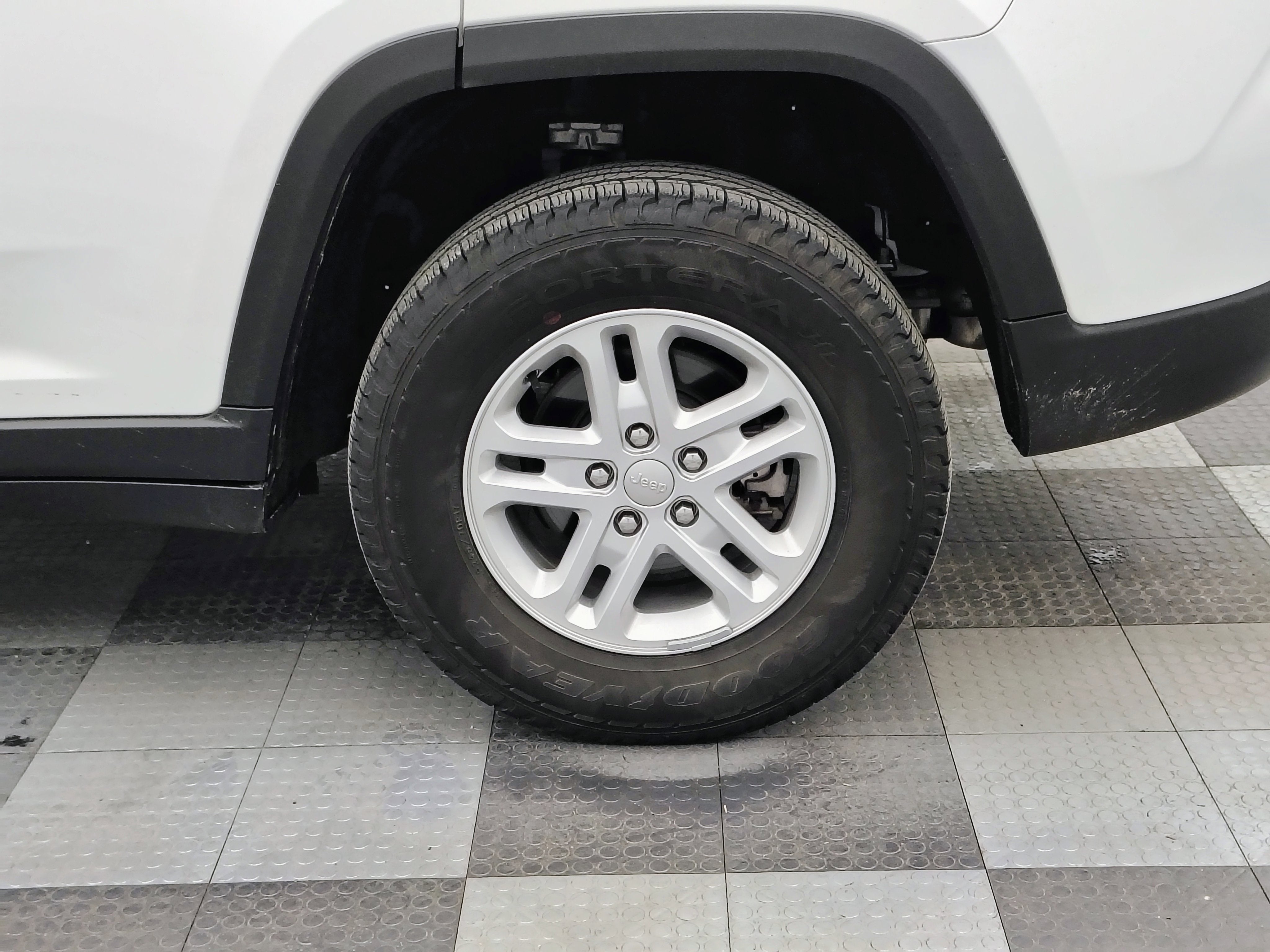 2023 Jeep Grand Cherokee Laredo 4x4