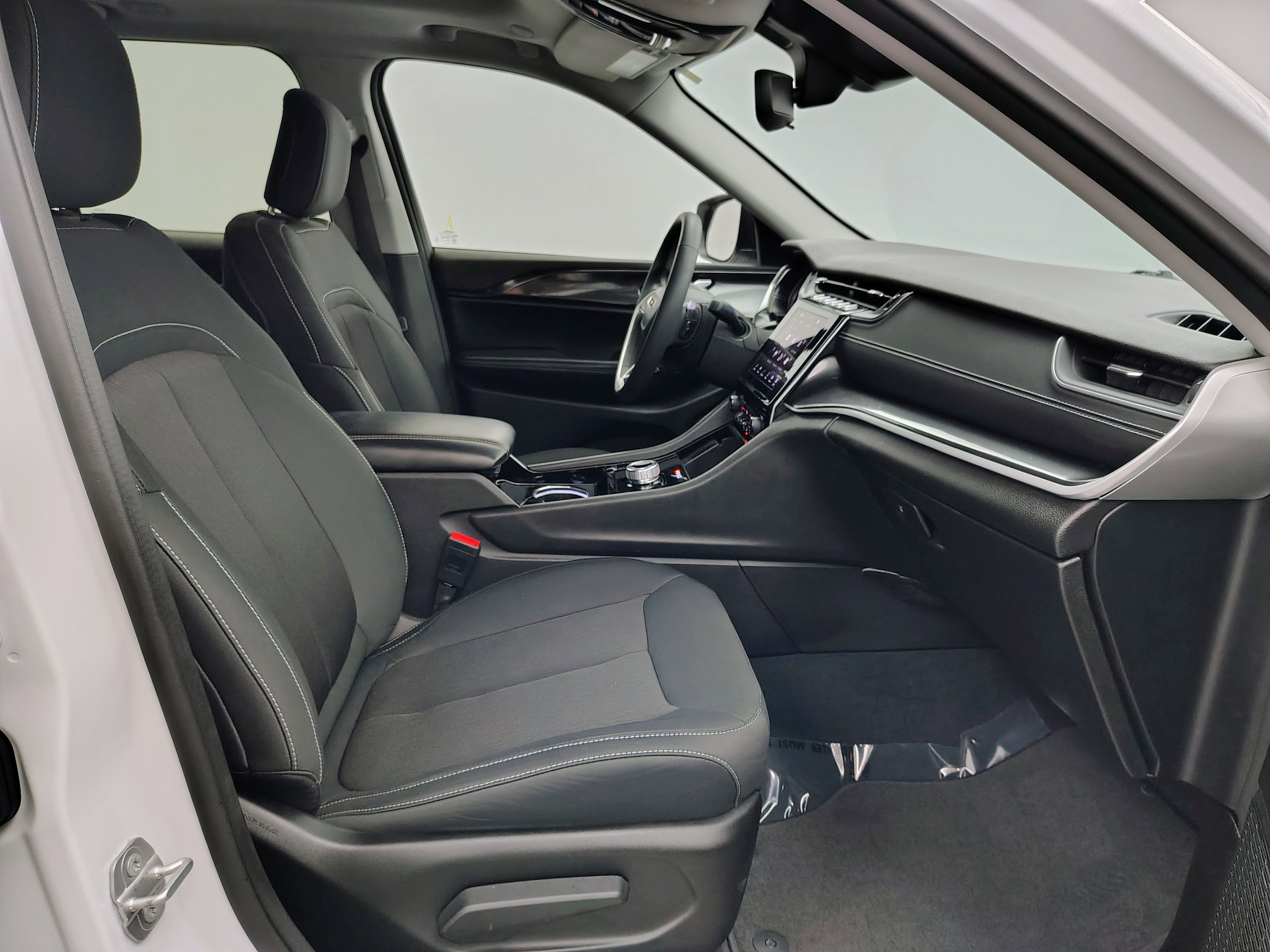2023 Jeep Grand Cherokee Laredo 4x4