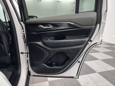2023 Jeep Grand Cherokee Laredo 4x4