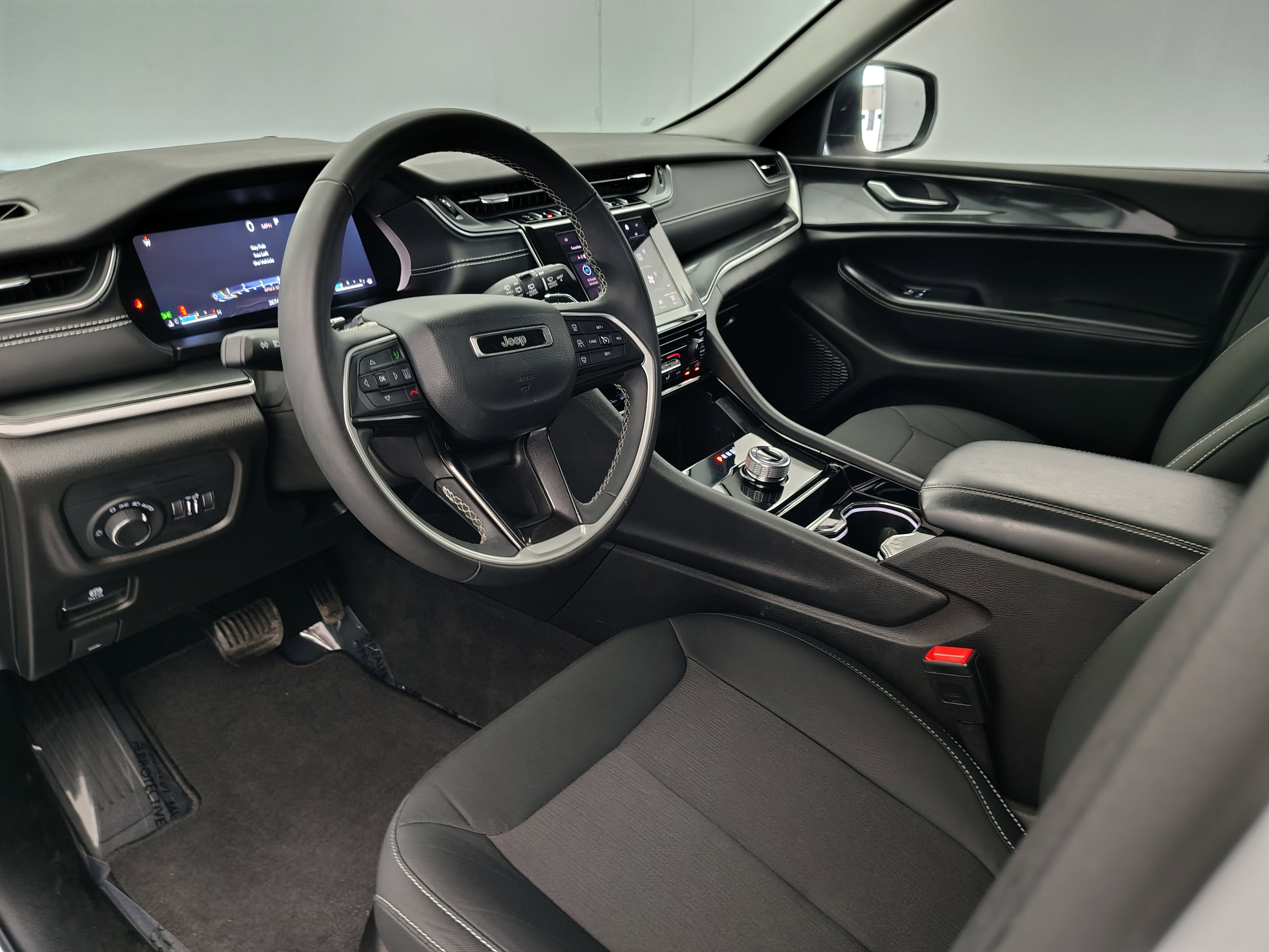 2023 Jeep Grand Cherokee Laredo 4x4