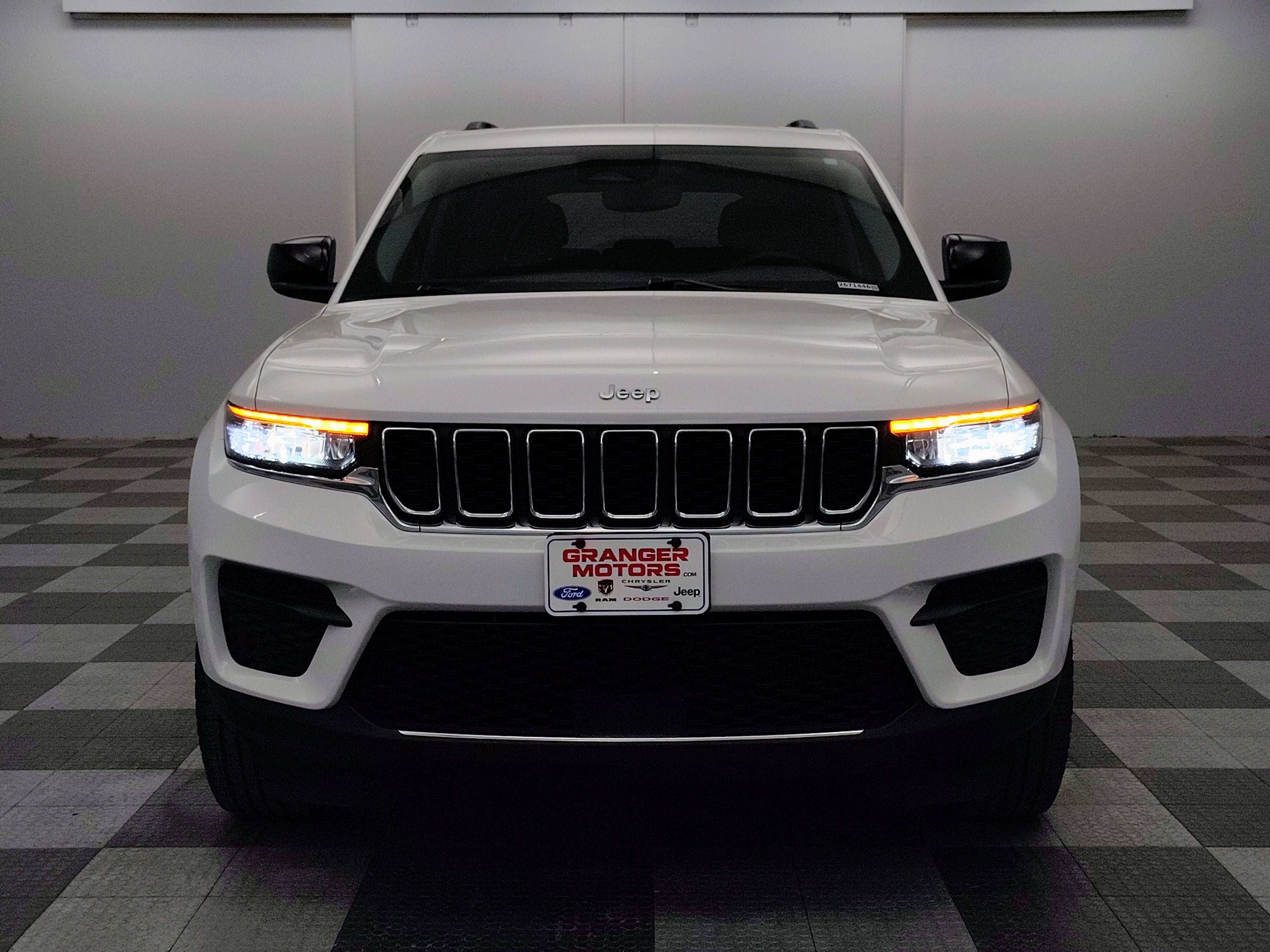2023 Jeep Grand Cherokee Laredo 4x4