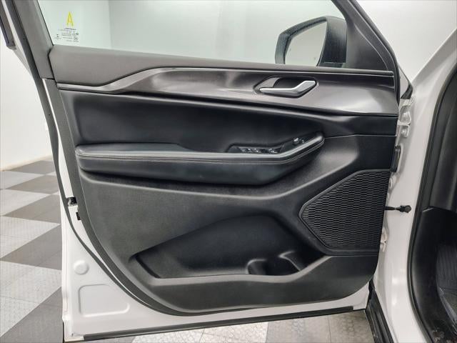 2023 Jeep Grand Cherokee Laredo 4x4