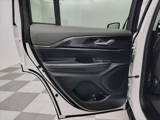 2023 Jeep Grand Cherokee Laredo 4x4