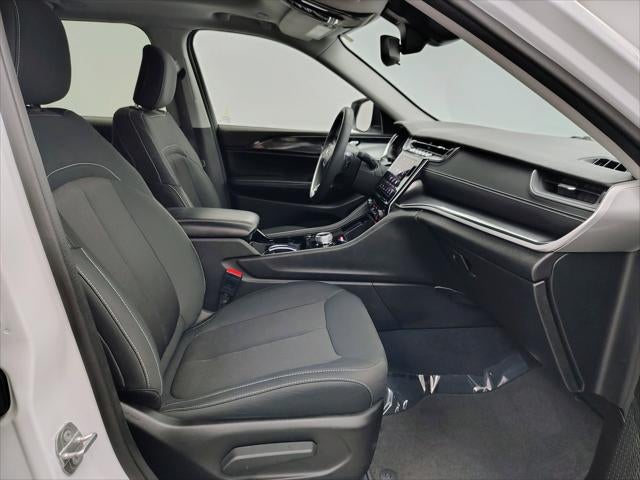 2023 Jeep Grand Cherokee Laredo 4x4