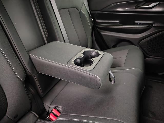 2023 Jeep Grand Cherokee Laredo 4x4