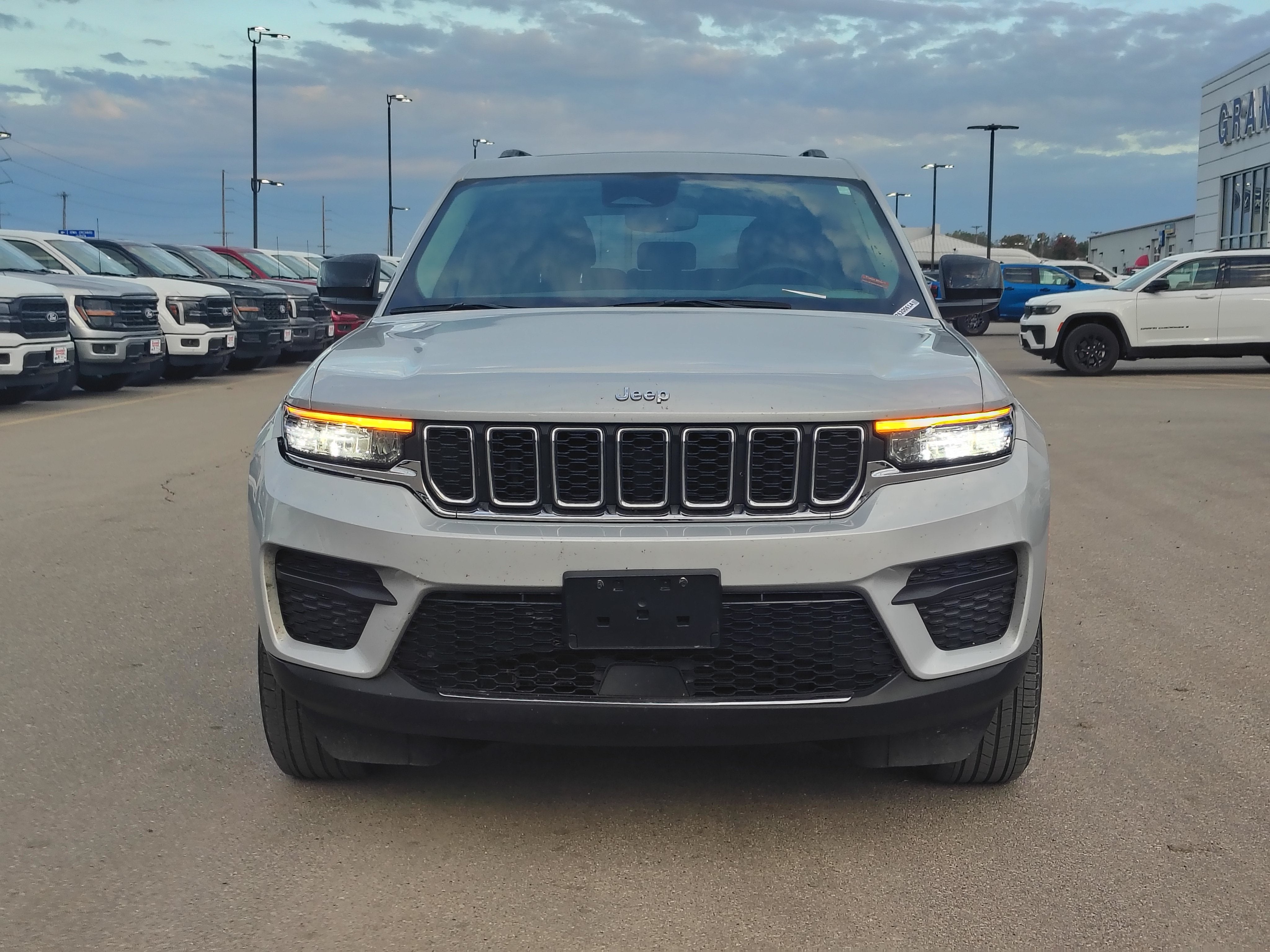 2023 Jeep Grand Cherokee Laredo