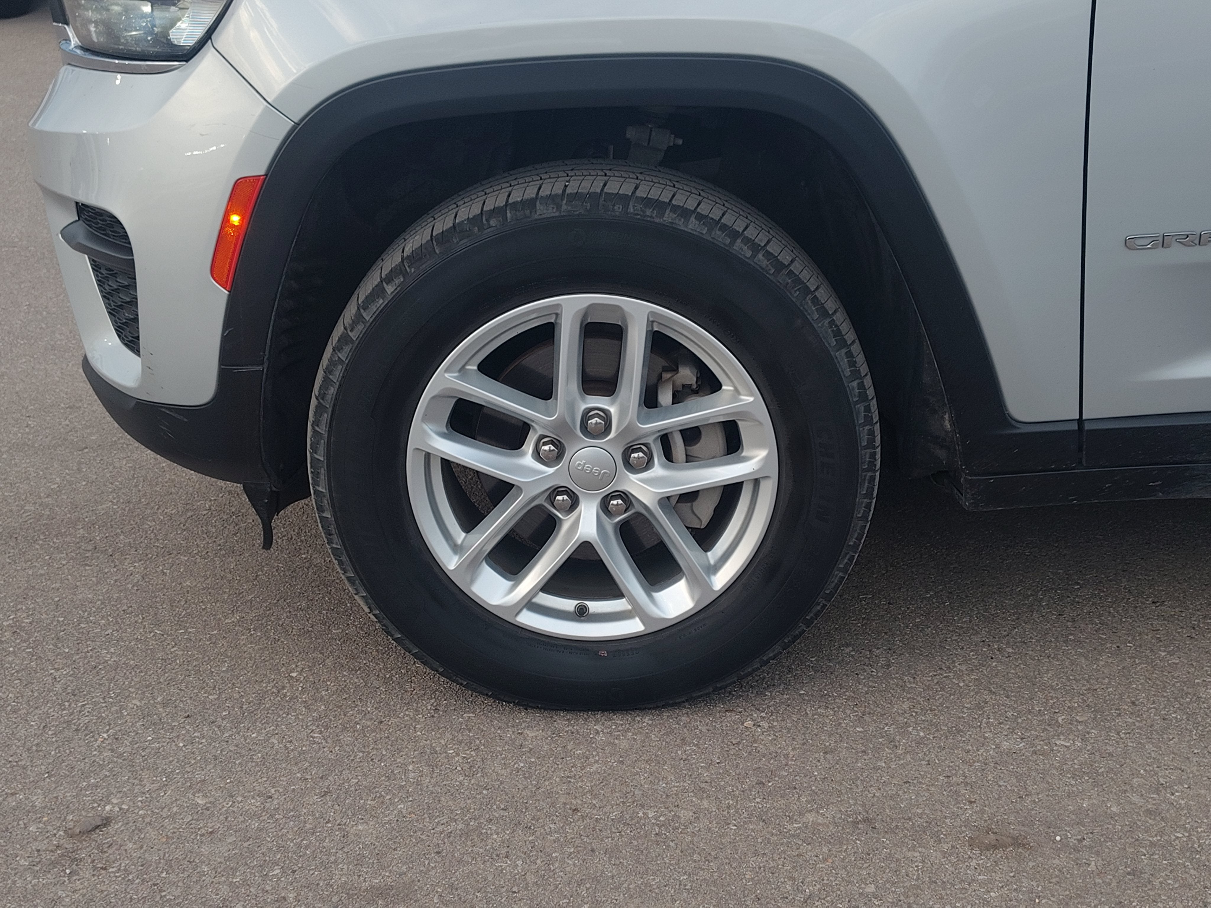 2023 Jeep Grand Cherokee Laredo
