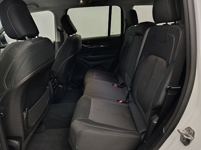 2023 Jeep Grand Cherokee Laredo 4x4