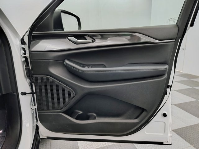 2023 Jeep Grand Cherokee Laredo 4x4