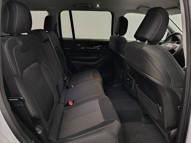 2023 Jeep Grand Cherokee Laredo 4x4