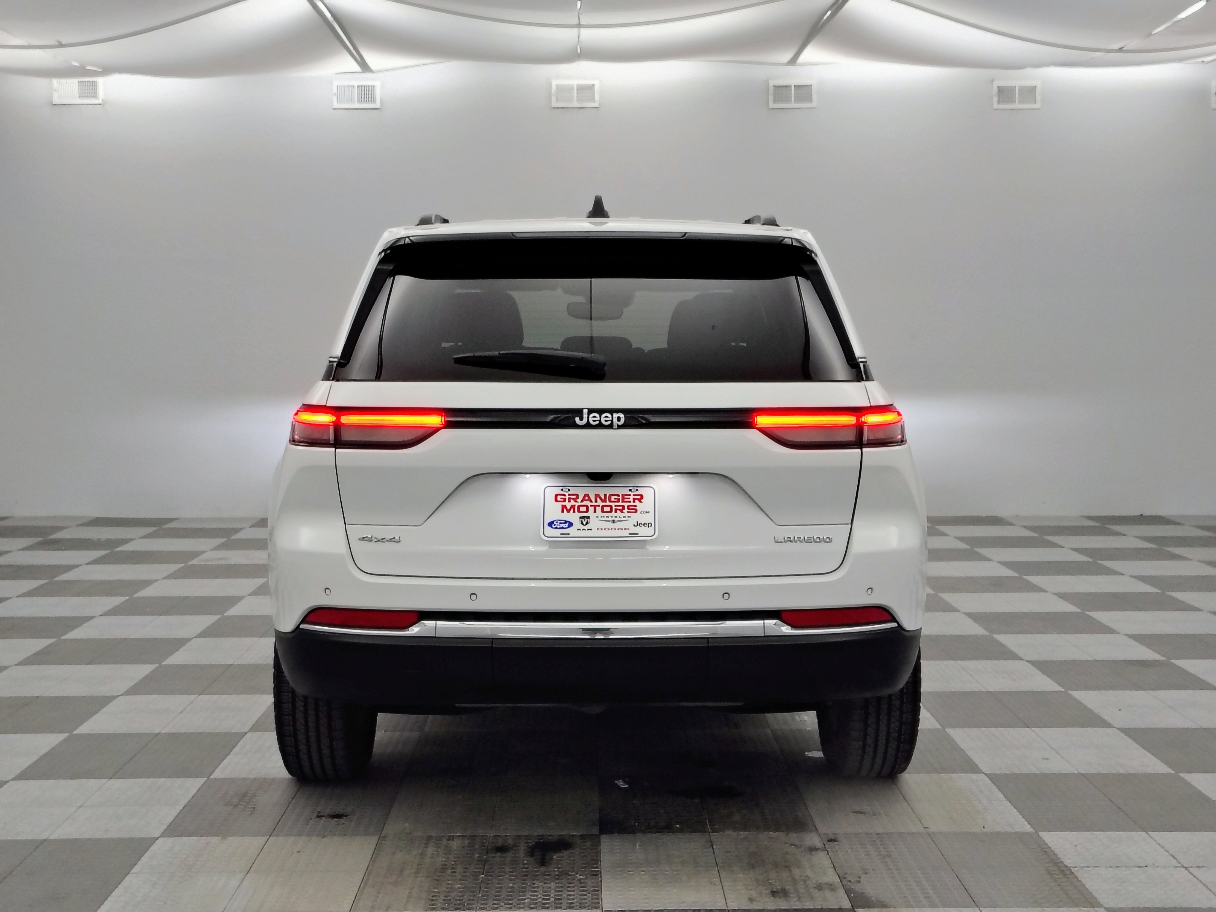 2023 Jeep Grand Cherokee Laredo 4x4