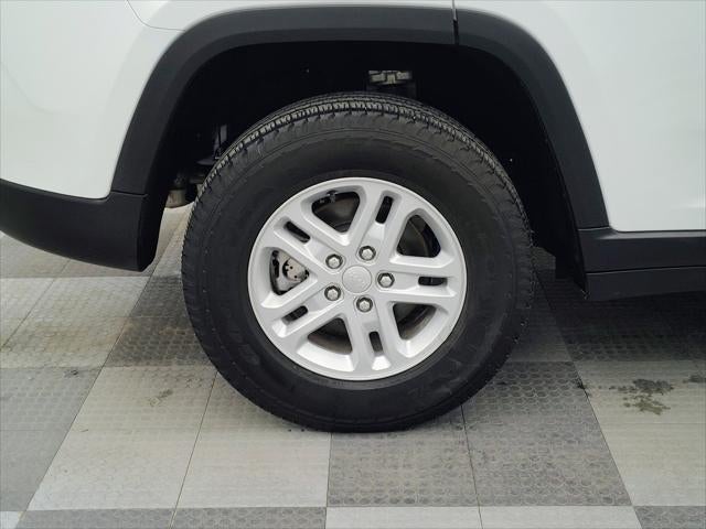 2023 Jeep Grand Cherokee Laredo 4x4