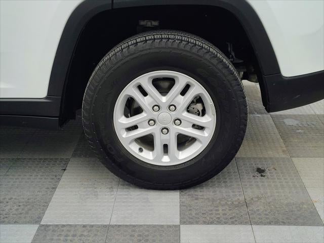 2023 Jeep Grand Cherokee Laredo 4x4