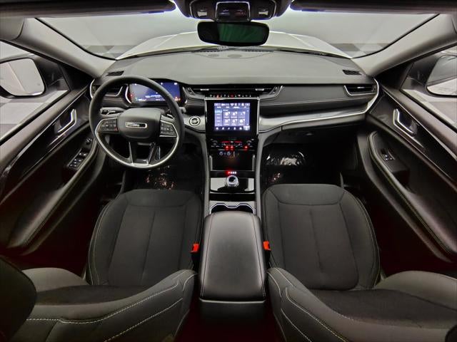 2023 Jeep Grand Cherokee Laredo 4x4
