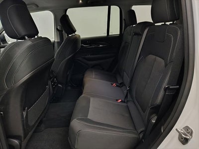 2023 Jeep Grand Cherokee Laredo 4x4
