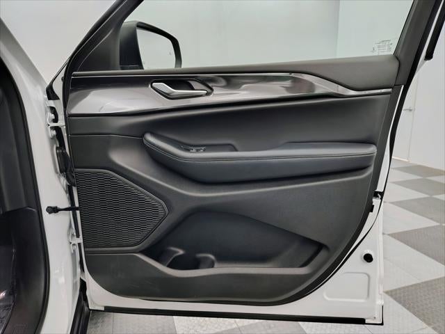 2023 Jeep Grand Cherokee Laredo 4x4