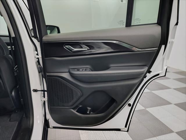 2023 Jeep Grand Cherokee Laredo 4x4