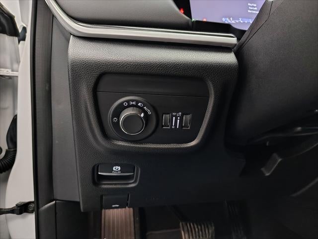 2023 Jeep Grand Cherokee Laredo 4x4