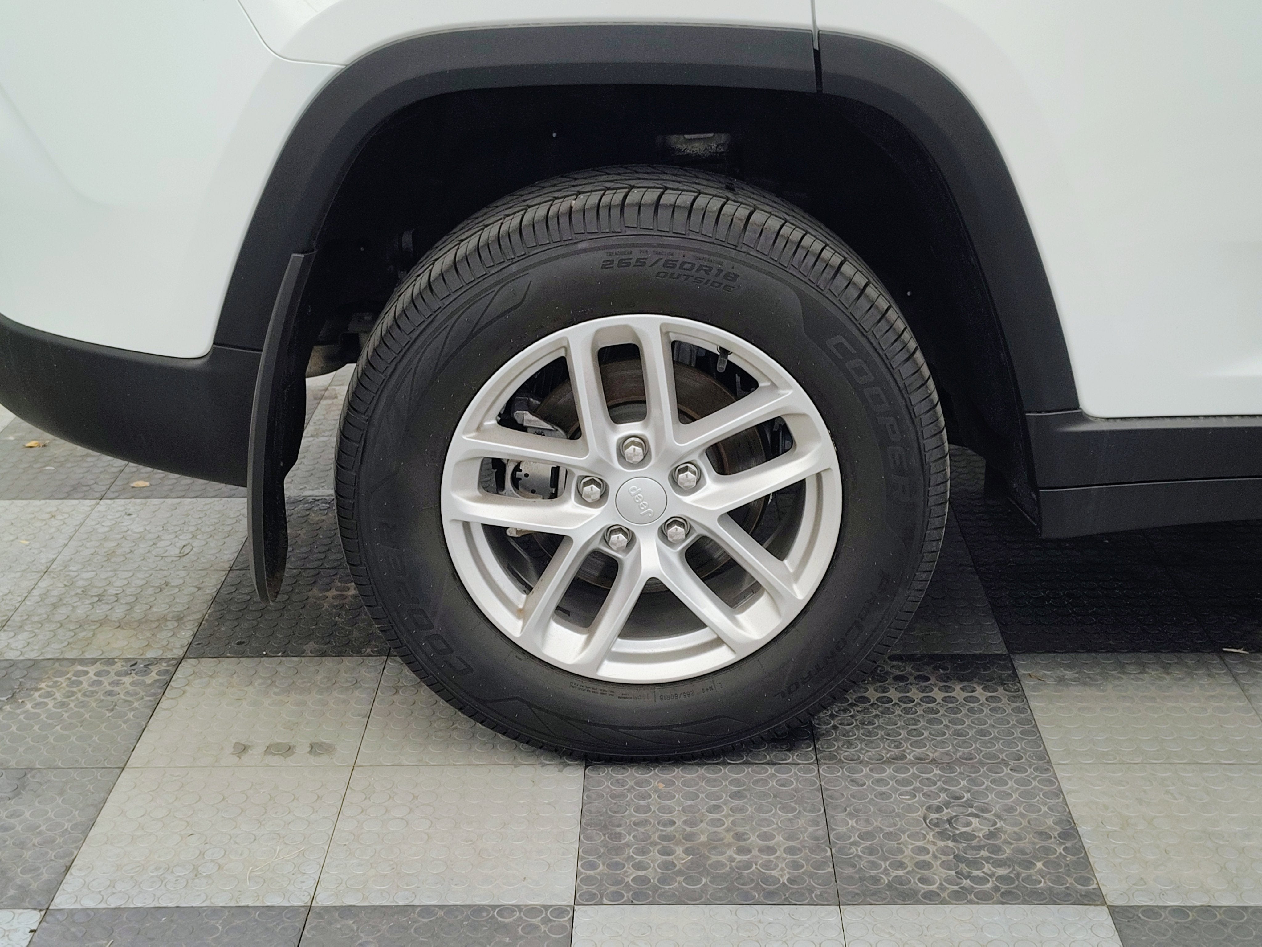 2023 Jeep Grand Cherokee Laredo