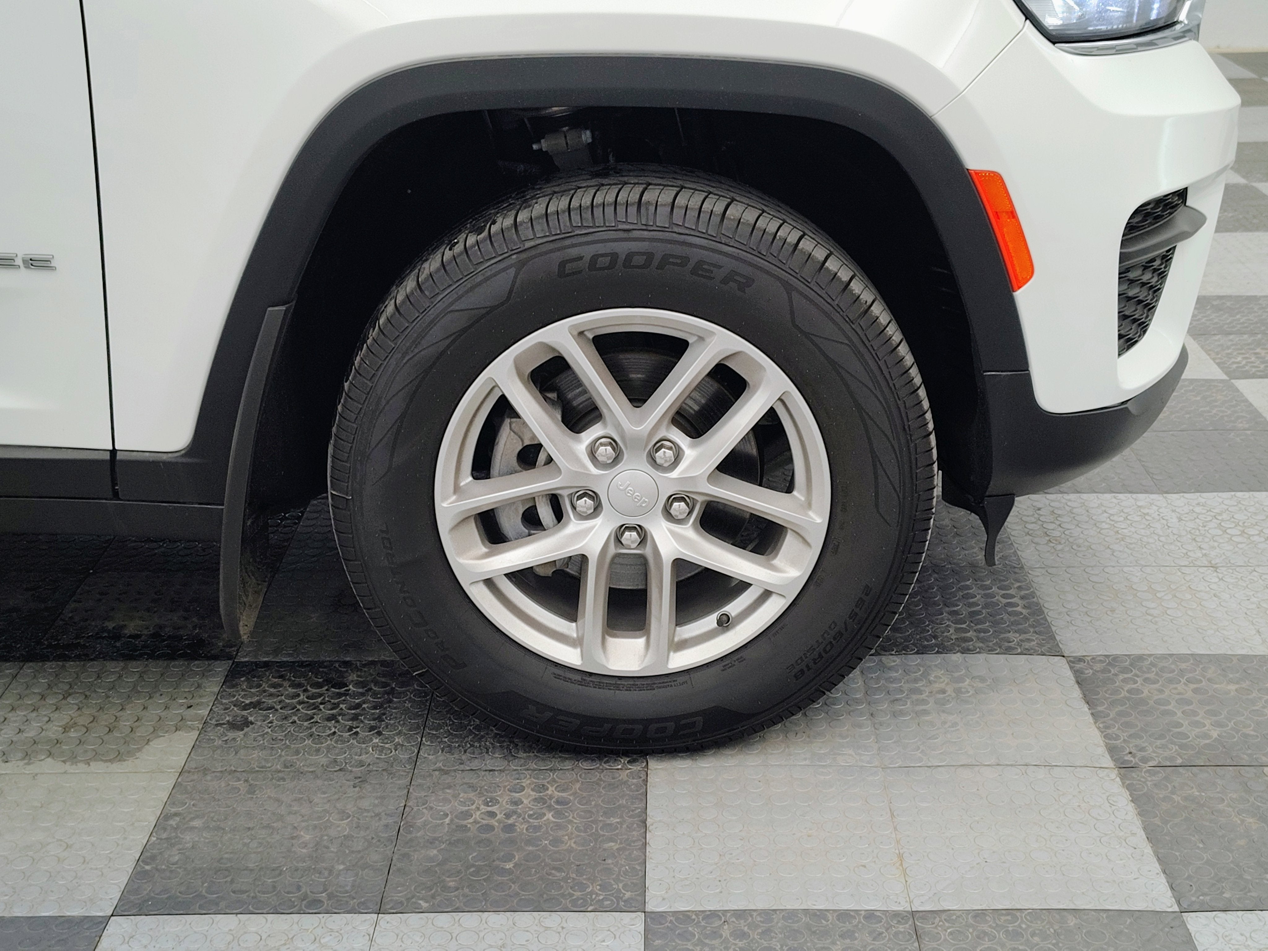 2023 Jeep Grand Cherokee Laredo