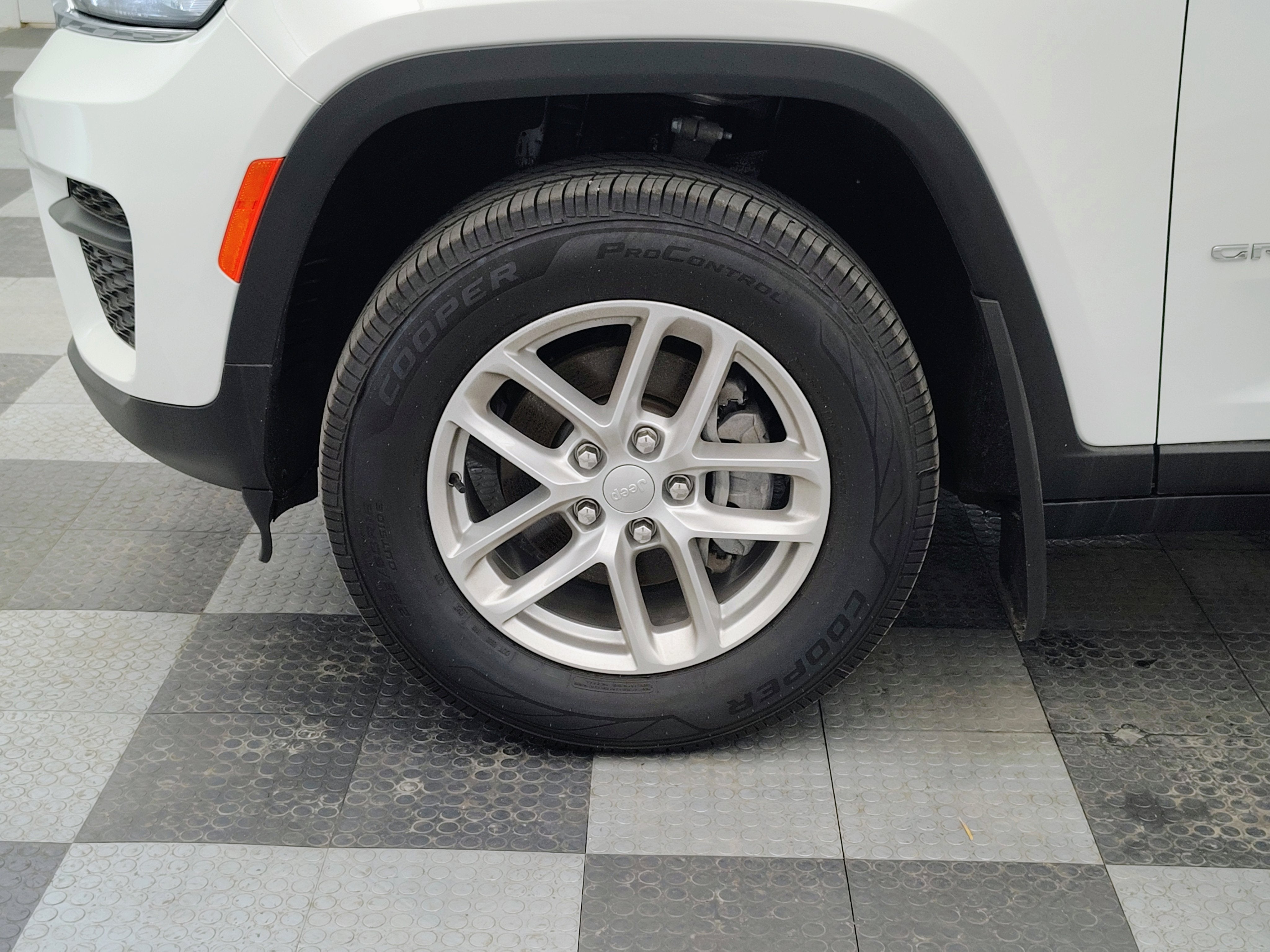 2023 Jeep Grand Cherokee Laredo