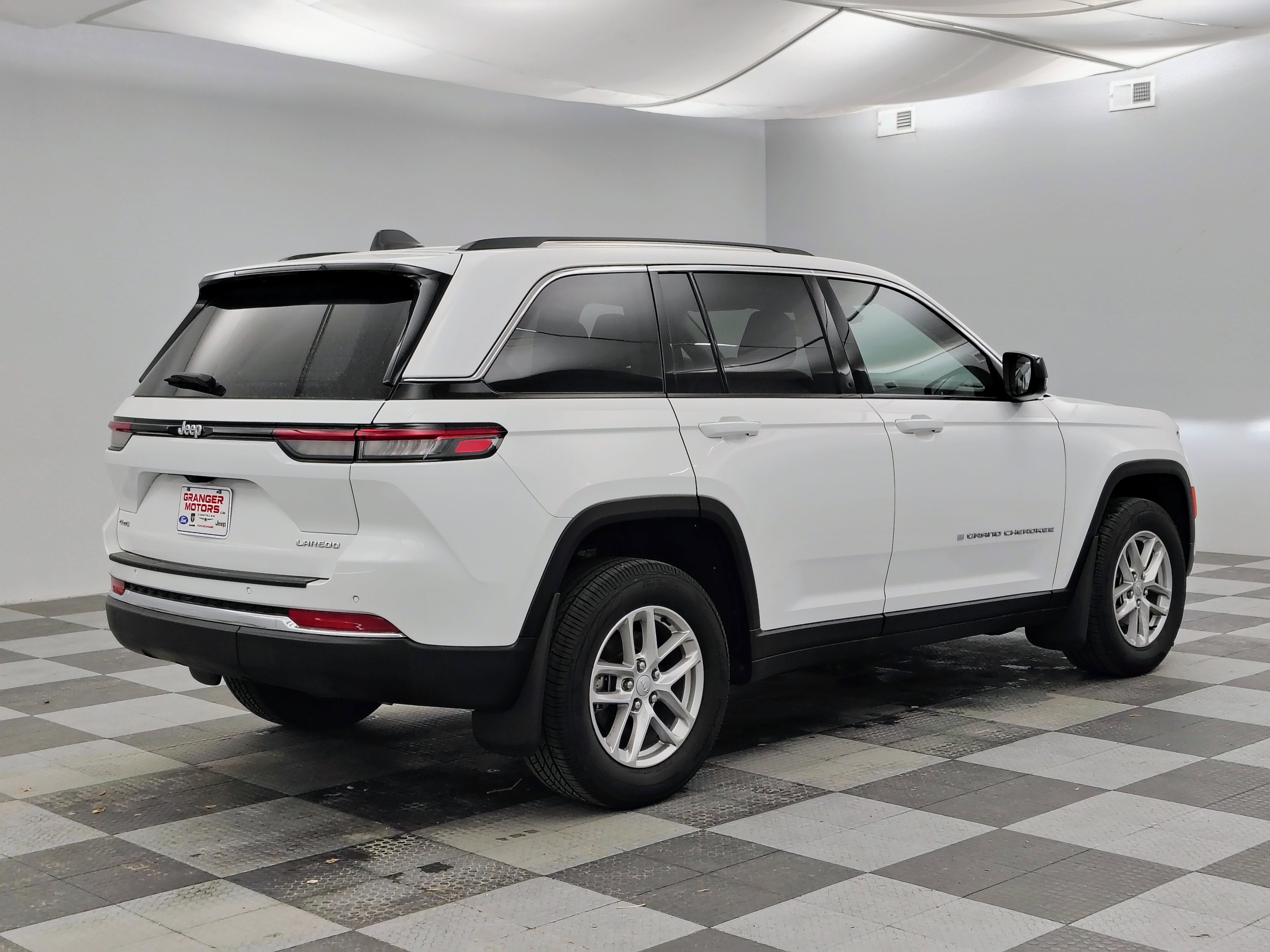 2023 Jeep Grand Cherokee Laredo