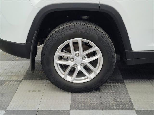 2023 Jeep Grand Cherokee Laredo 4x4