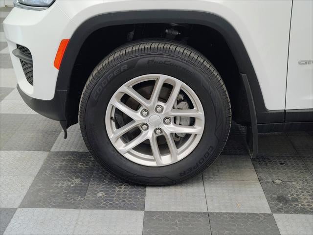 2023 Jeep Grand Cherokee Laredo 4x4