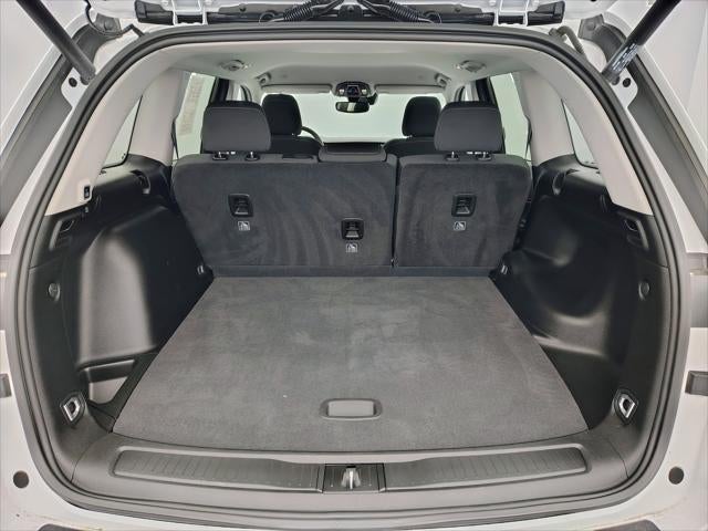 2023 Jeep Grand Cherokee Laredo 4x4