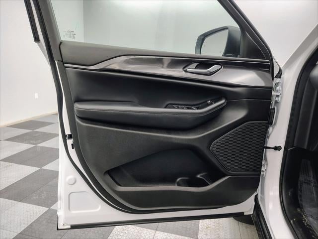 2023 Jeep Grand Cherokee Laredo 4x4