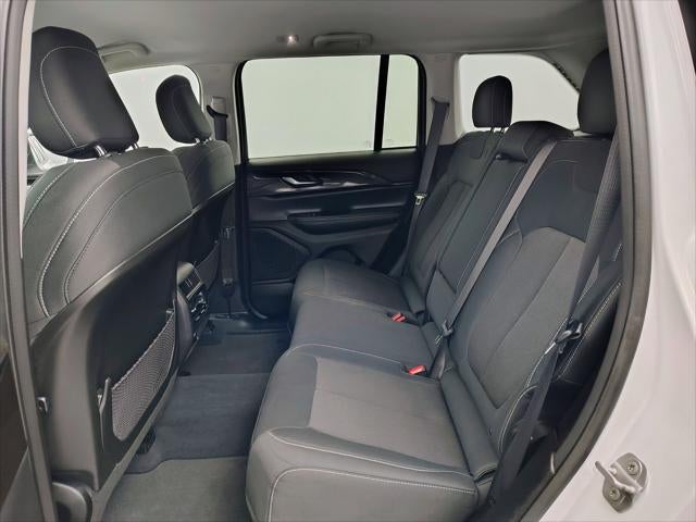 2023 Jeep Grand Cherokee Laredo 4x4