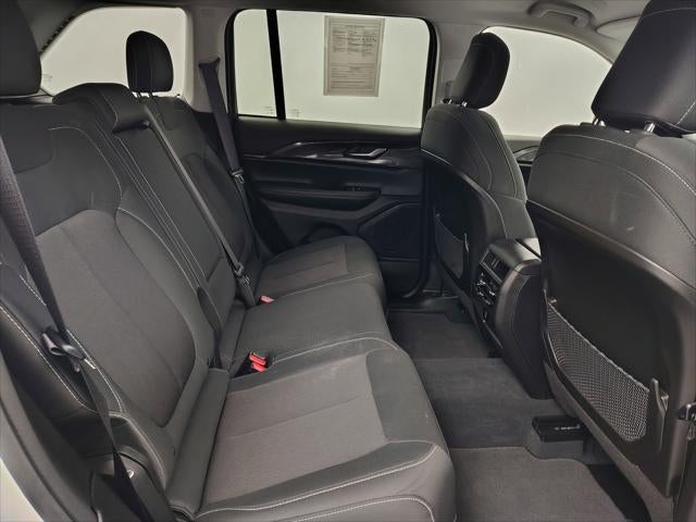 2023 Jeep Grand Cherokee Laredo 4x4
