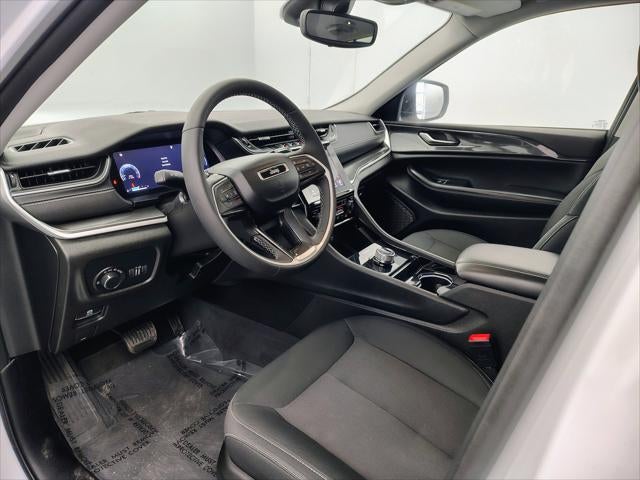 2023 Jeep Grand Cherokee Laredo 4x4