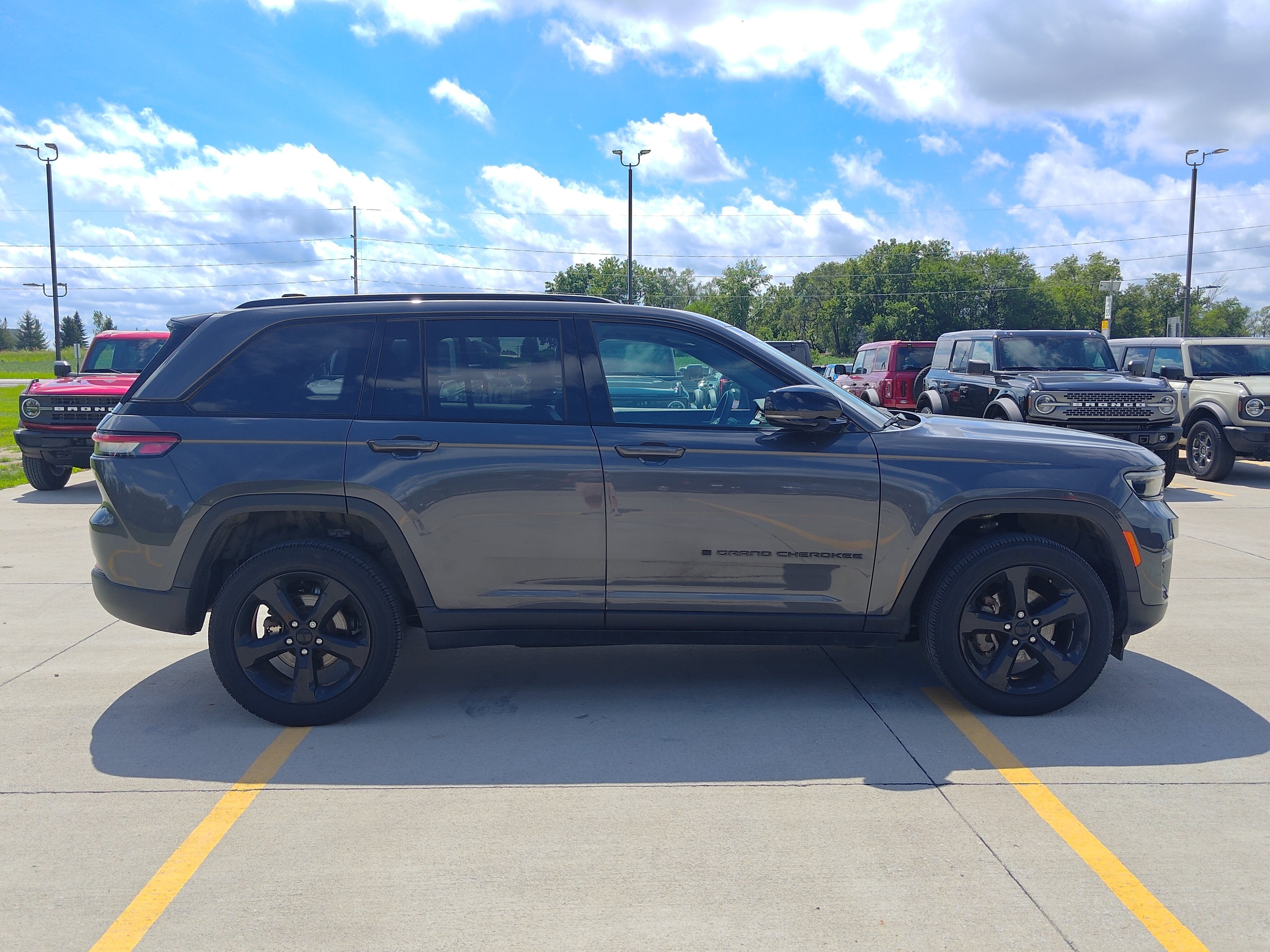 2023 Jeep Grand Cherokee Laredo