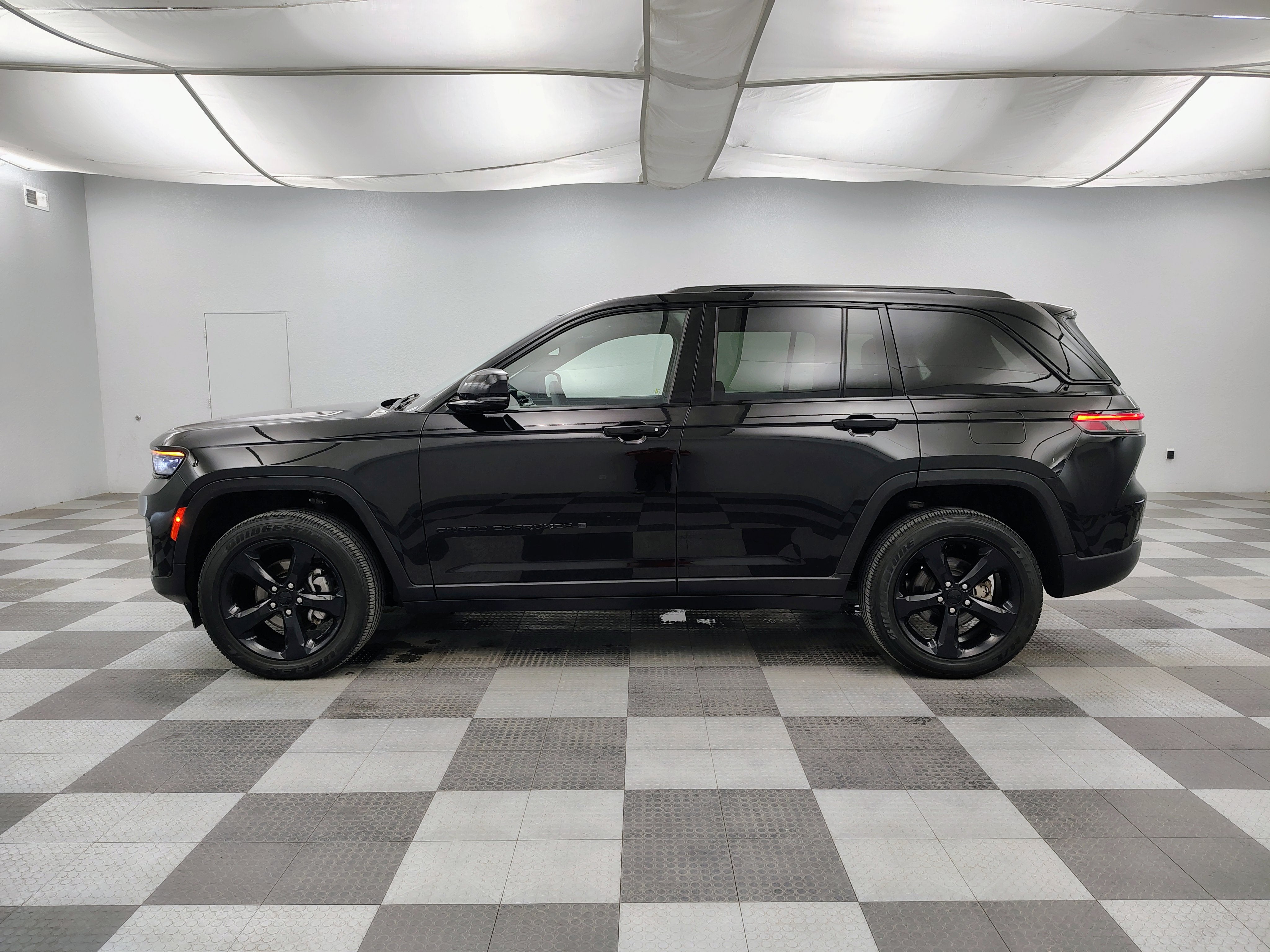 2023 Jeep Grand Cherokee Altitude 4x4
