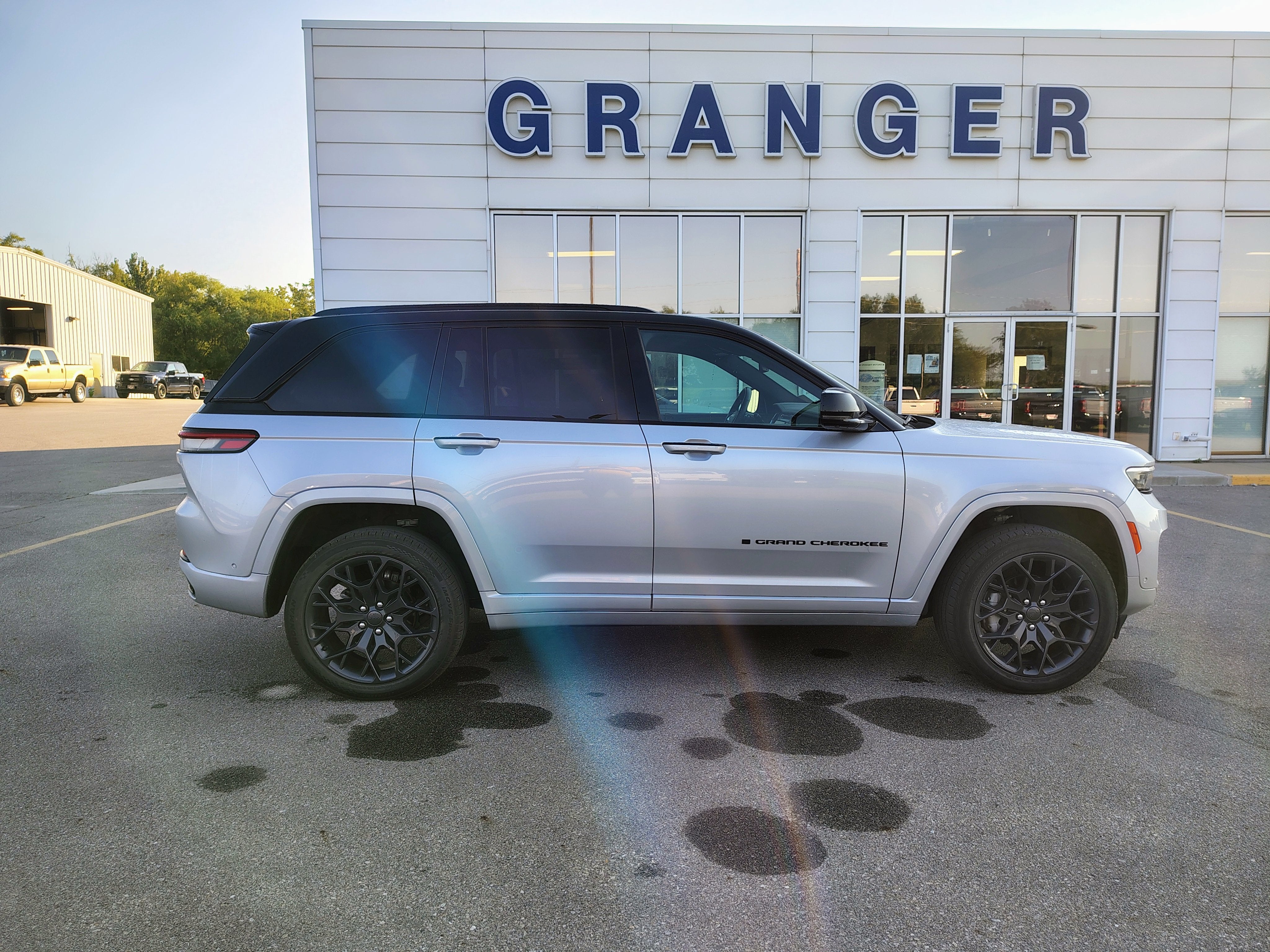 2025 Jeep Grand Cherokee Summit
