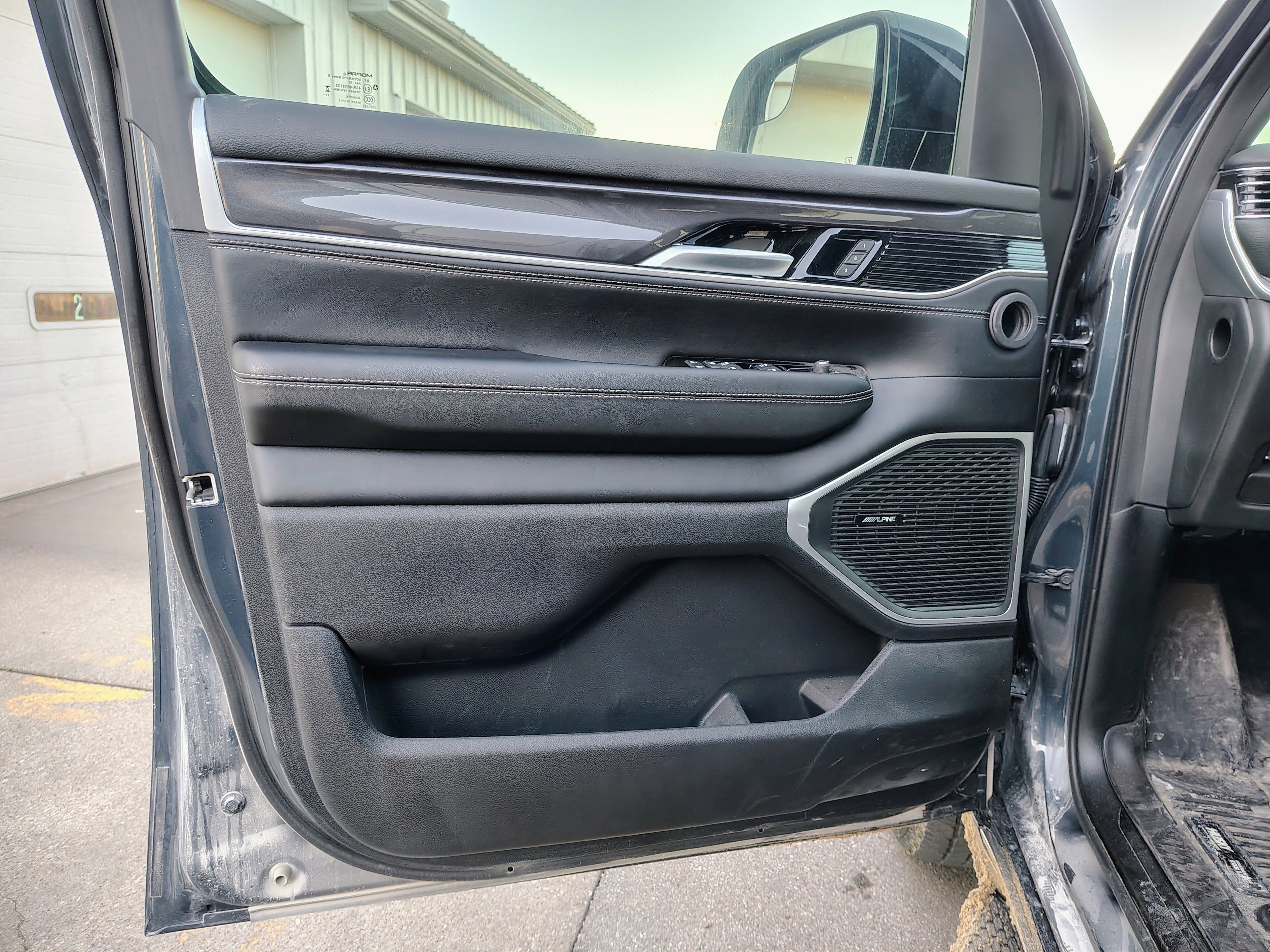 2024 Jeep Wagoneer Base