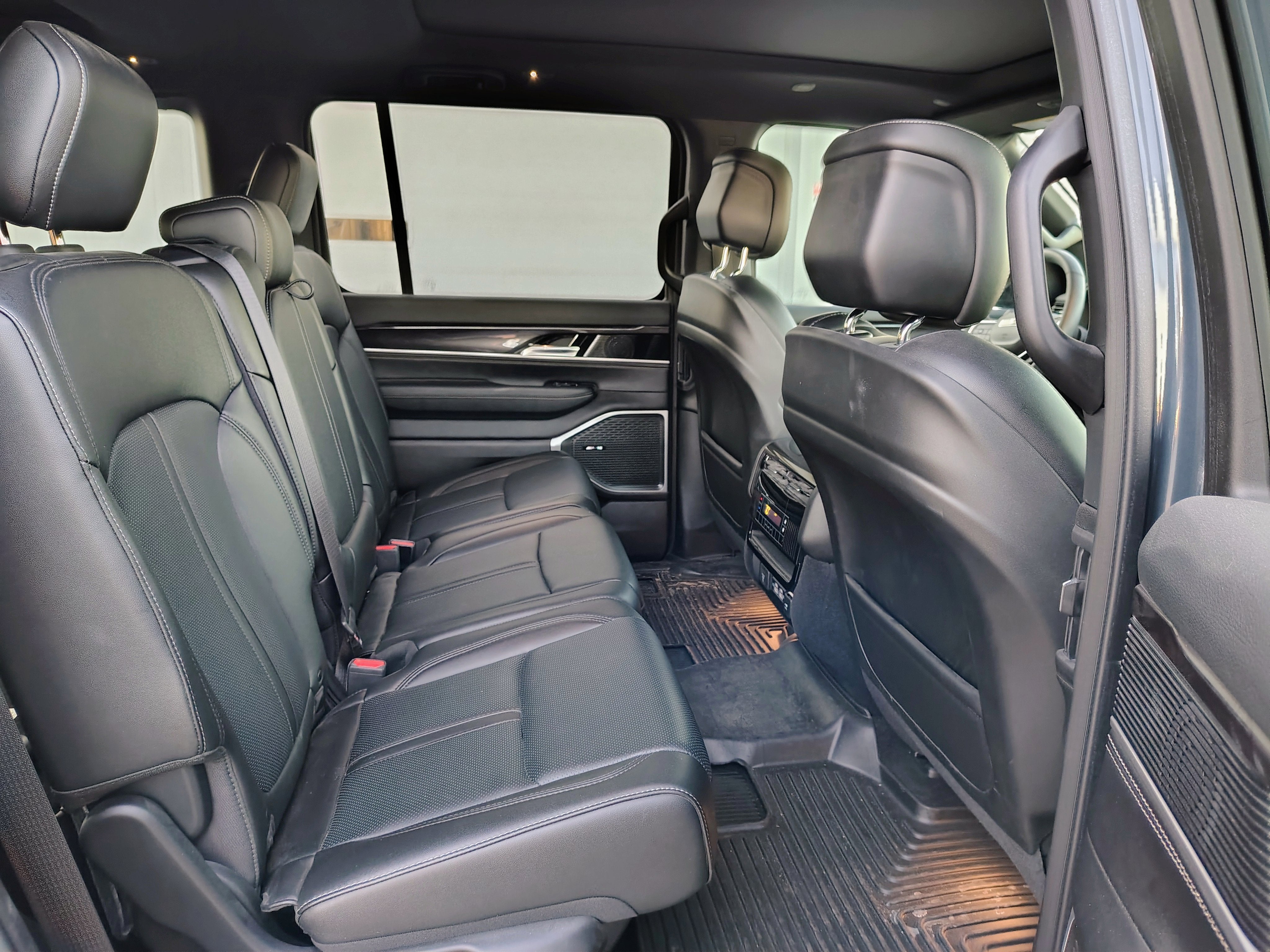 2024 Jeep Wagoneer Base