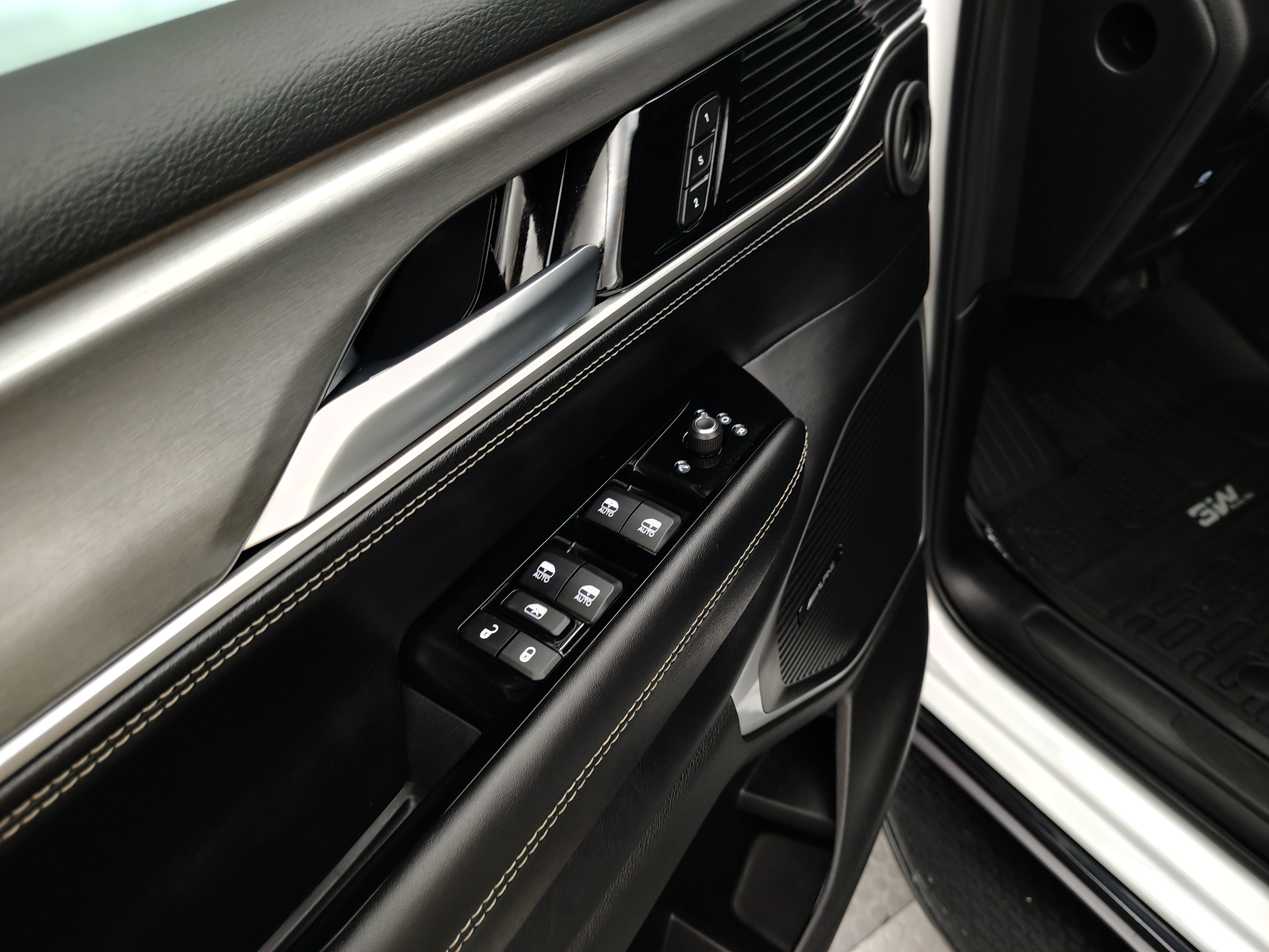2026 Jeep Grand Wagoneer Base