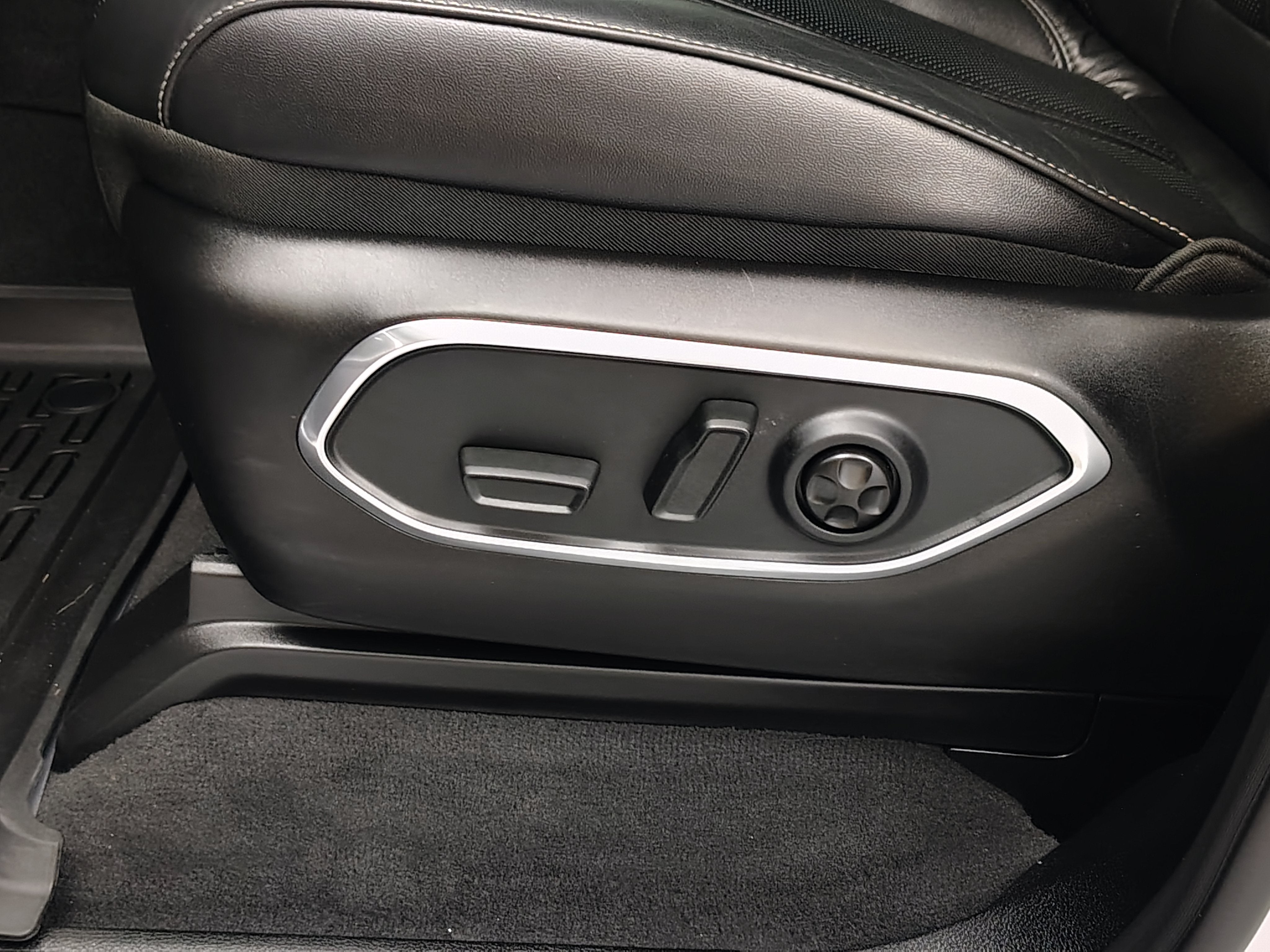 2026 Jeep Grand Wagoneer Base