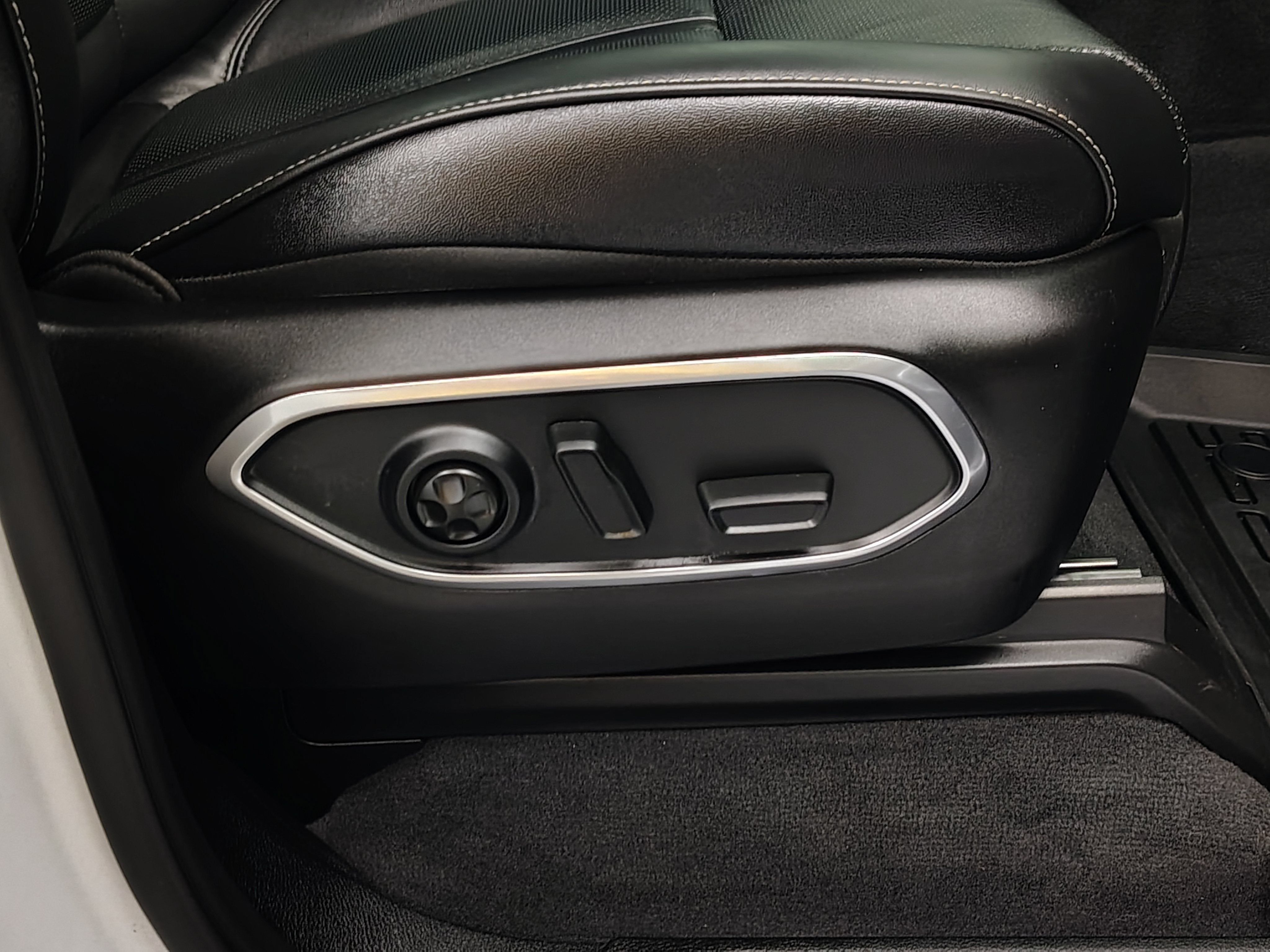 2026 Jeep Grand Wagoneer Base