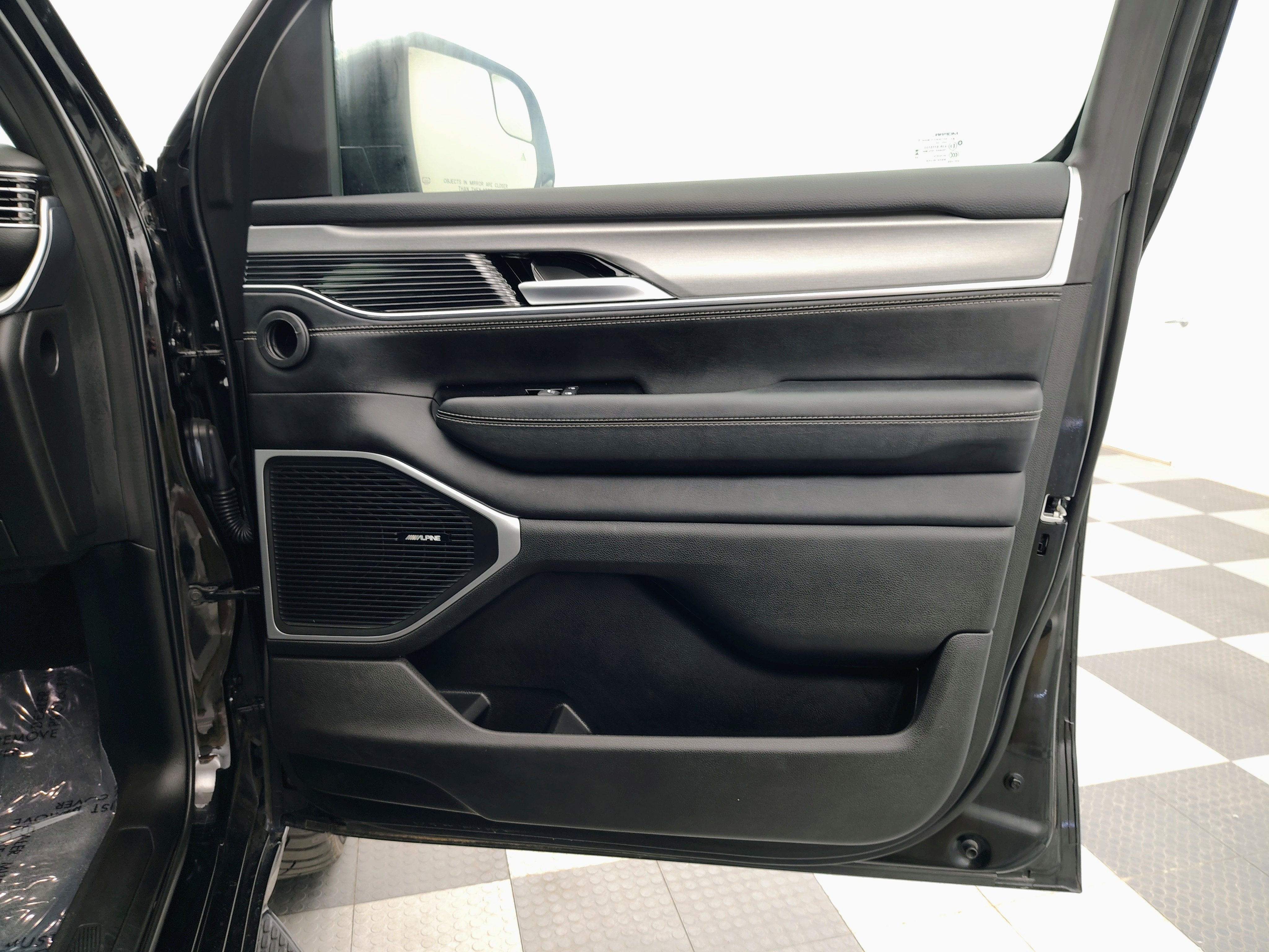 2024 Jeep Wagoneer Series II Carbide