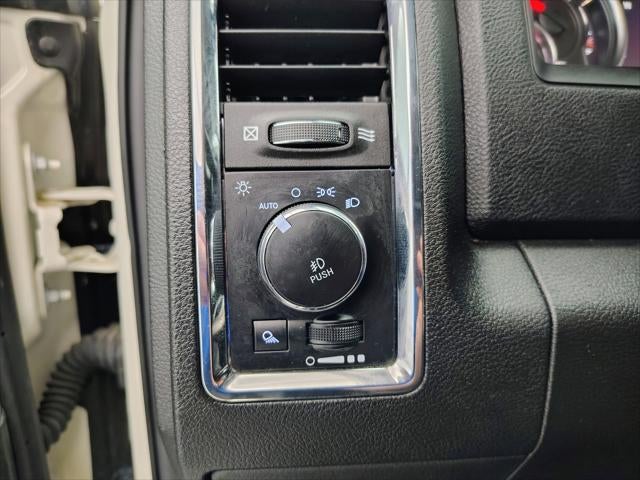 2018 RAM 1500 Laramie Crew Cab 4x4 5'7' Box