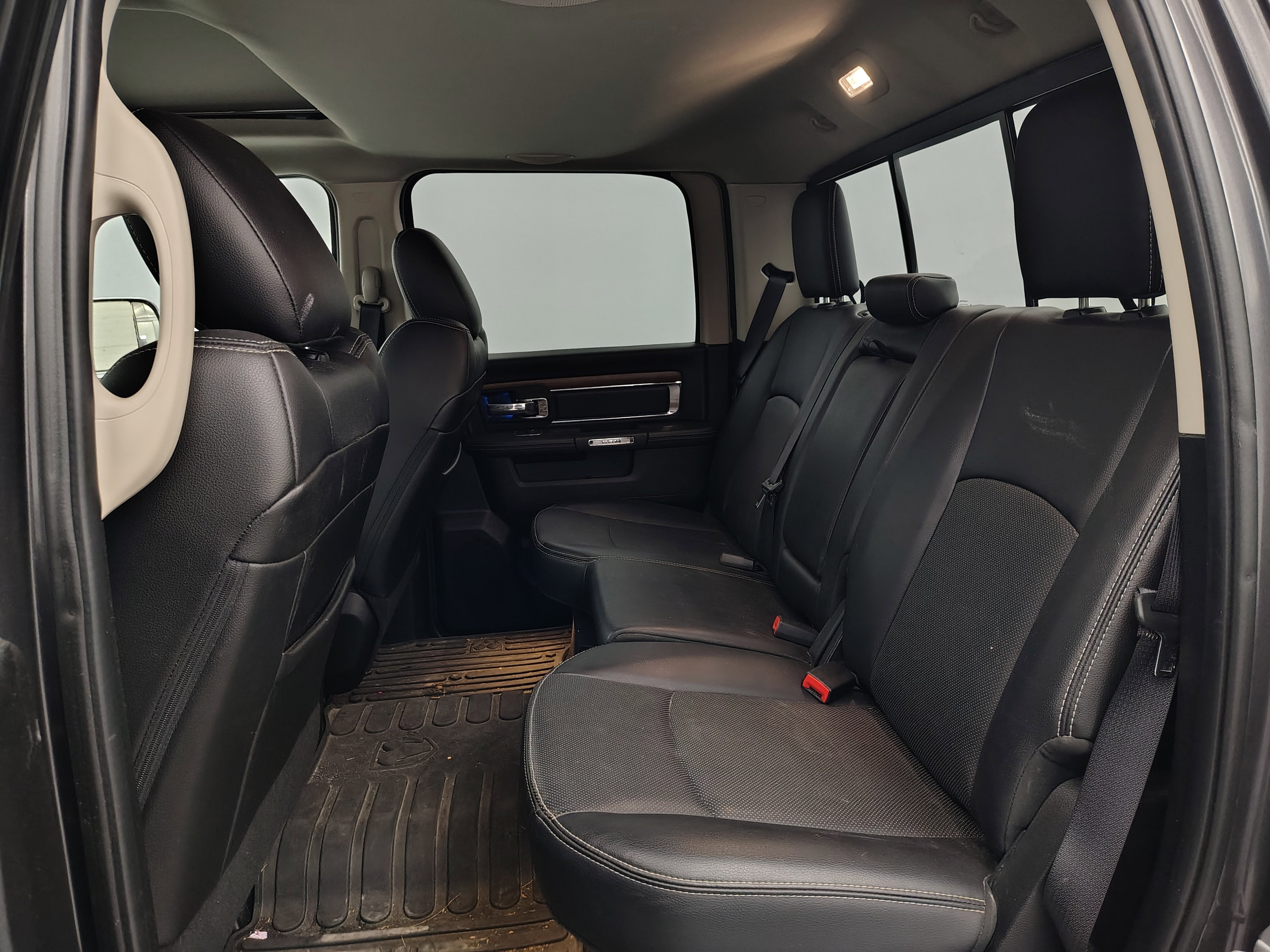 2017 RAM 1500 Laramie Crew Cab 4x4 5'7' Box