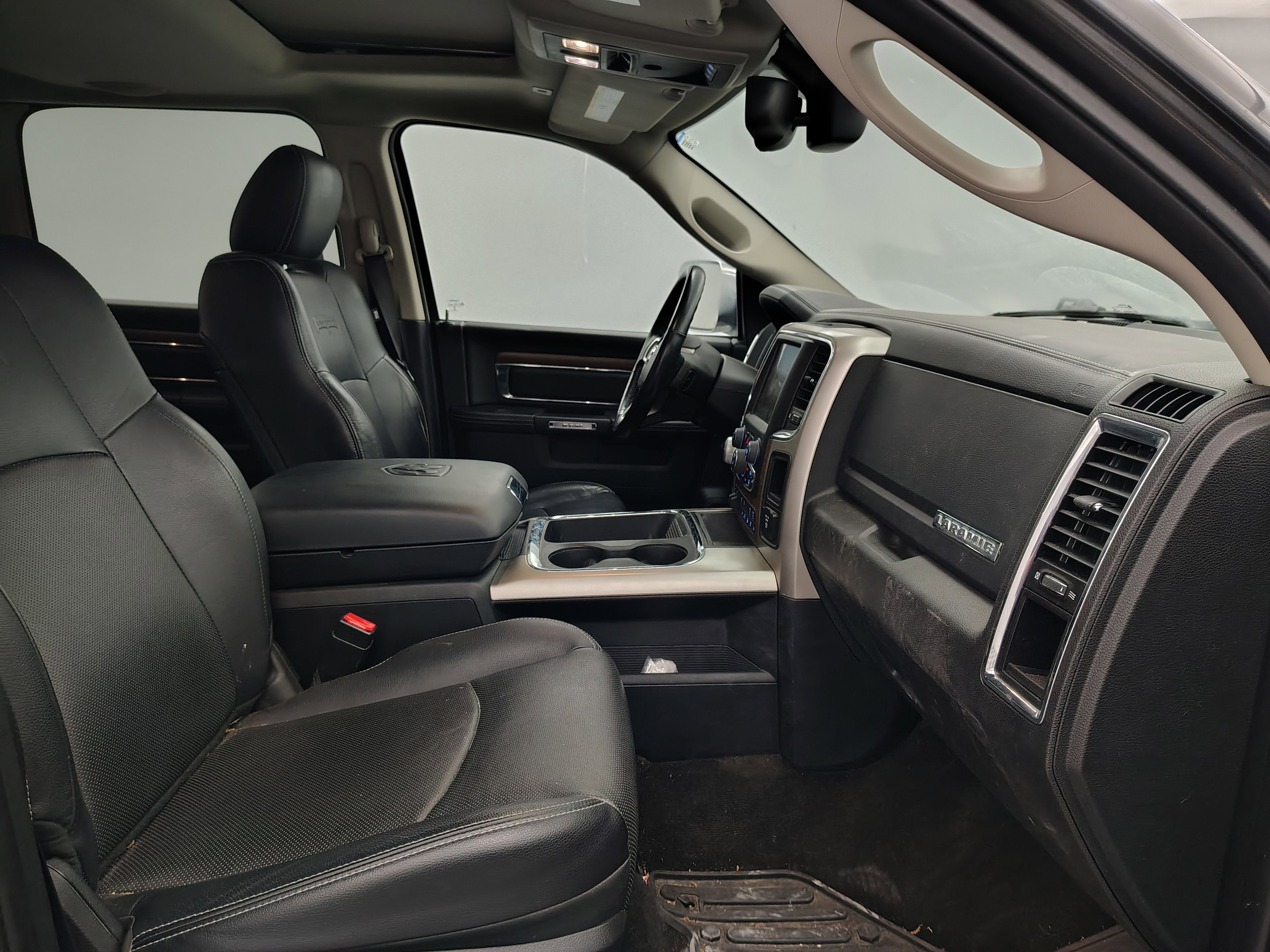 2017 RAM 1500 Laramie Crew Cab 4x4 5'7' Box