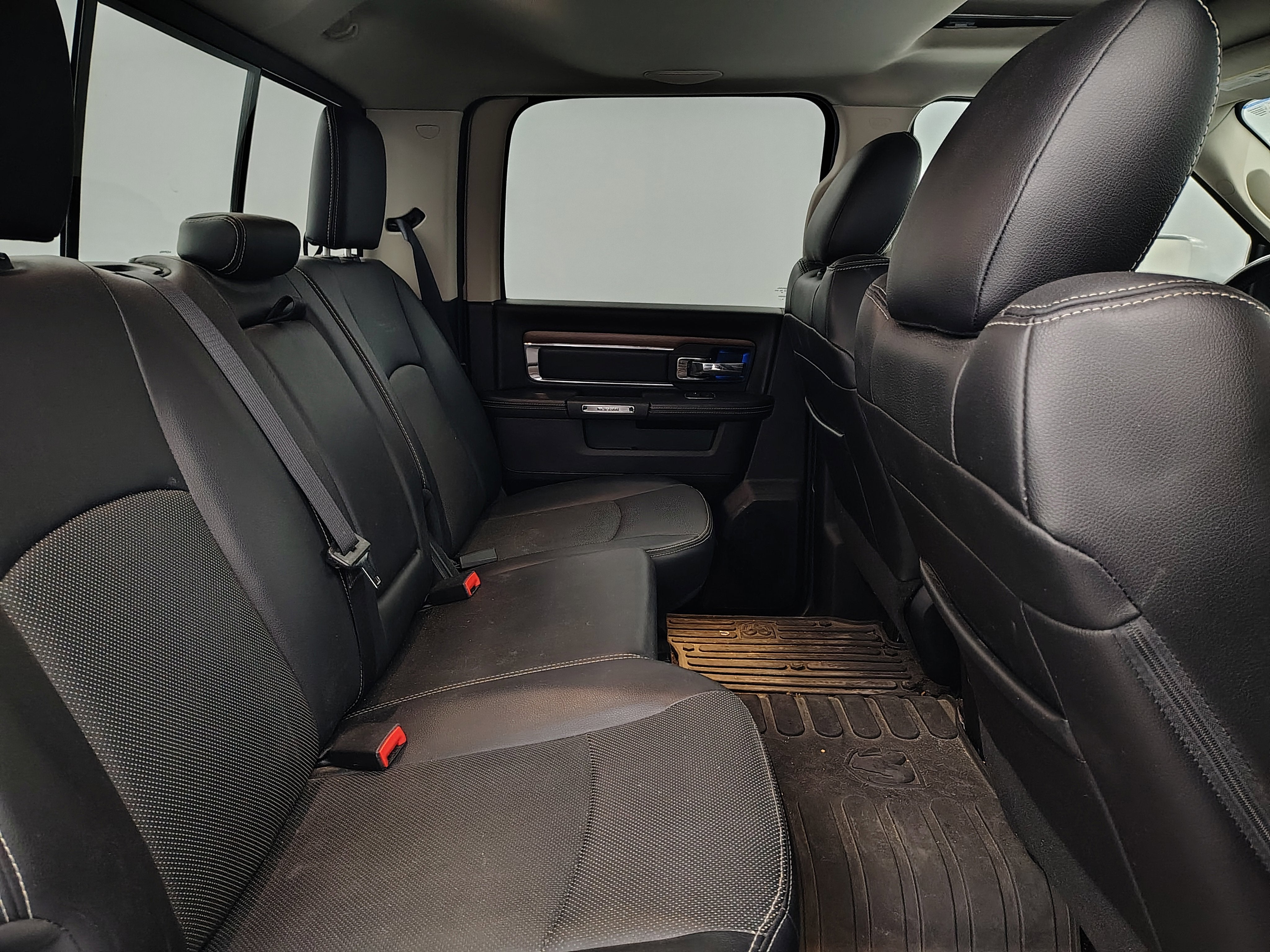 2017 RAM 1500 Laramie Crew Cab 4x4 5'7' Box