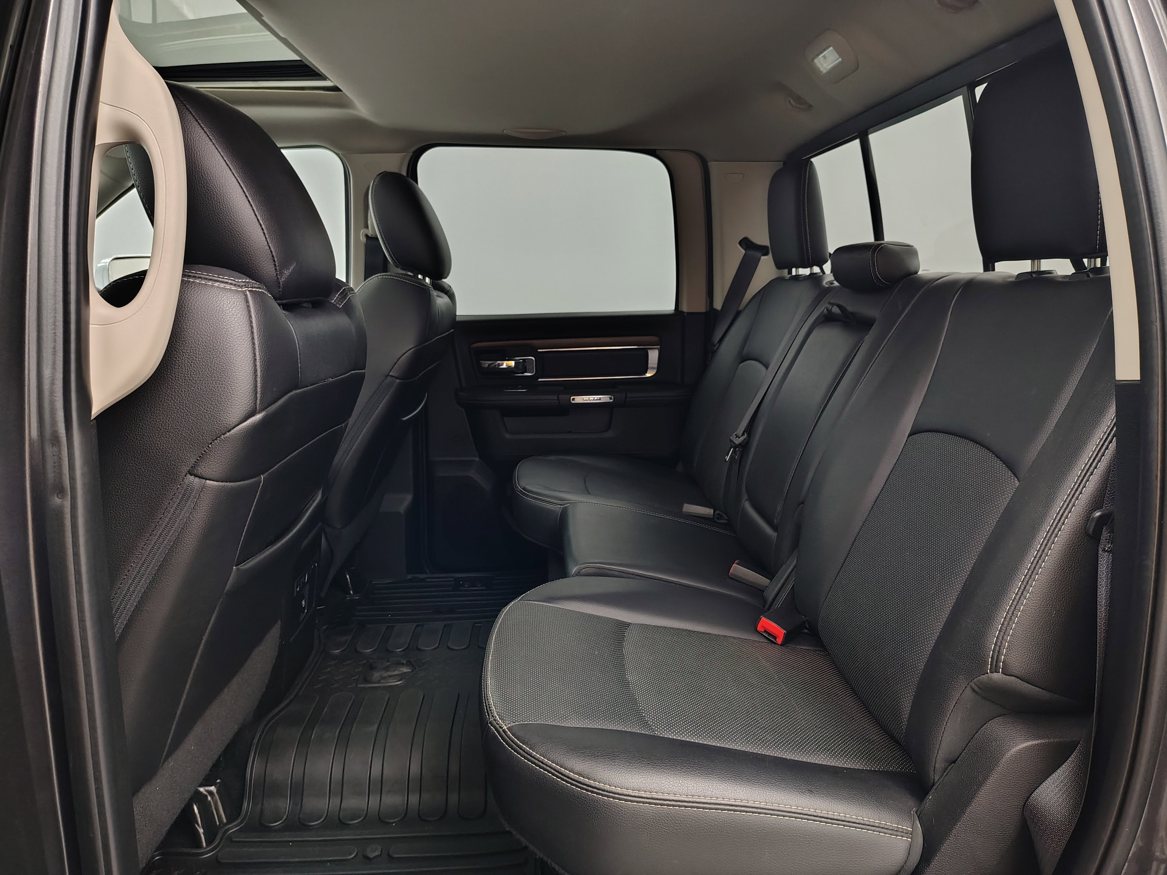 2017 RAM 1500 Laramie Crew Cab 4x4 5'7' Box