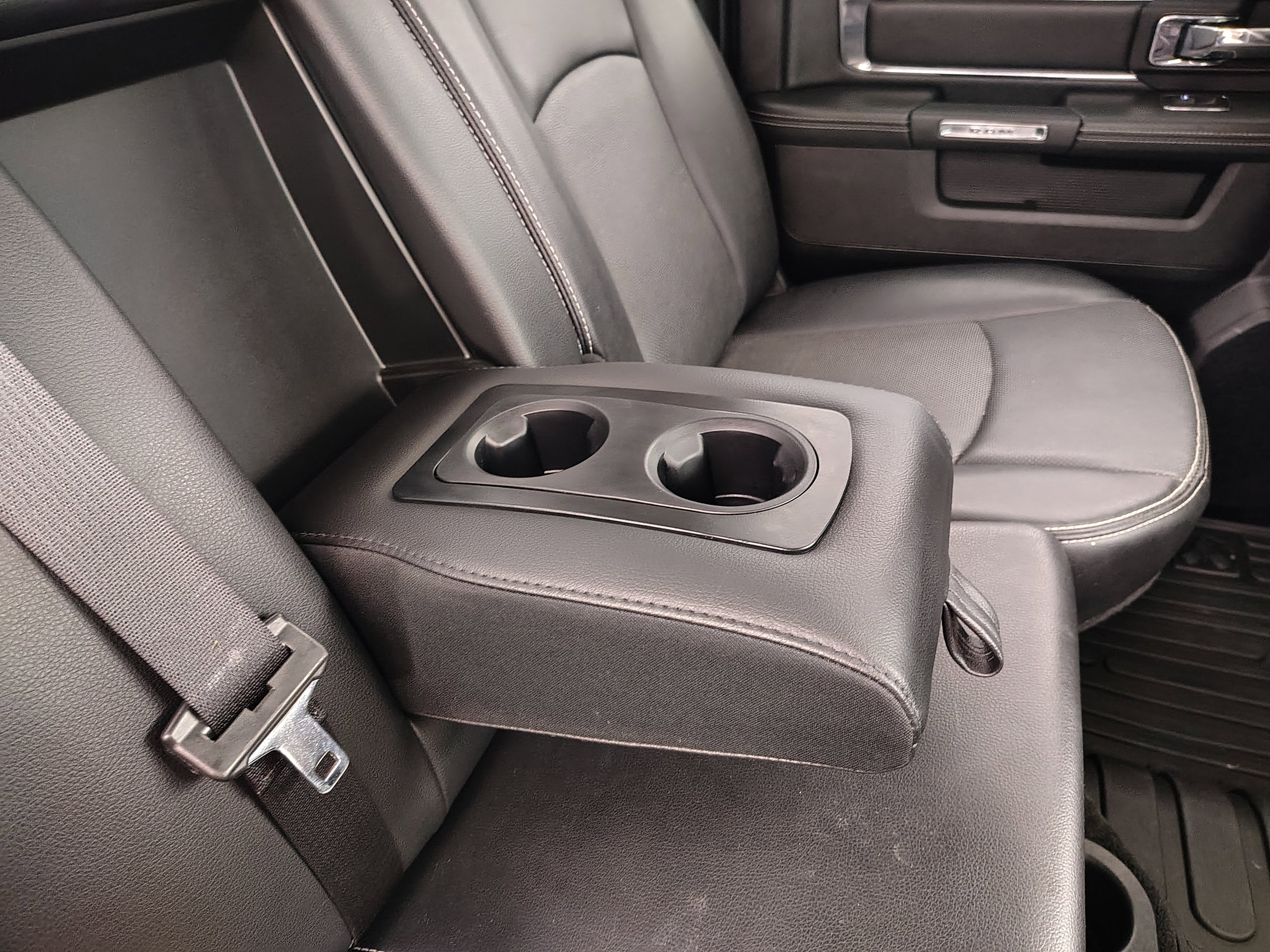 2017 RAM 1500 Laramie Crew Cab 4x4 5'7' Box
